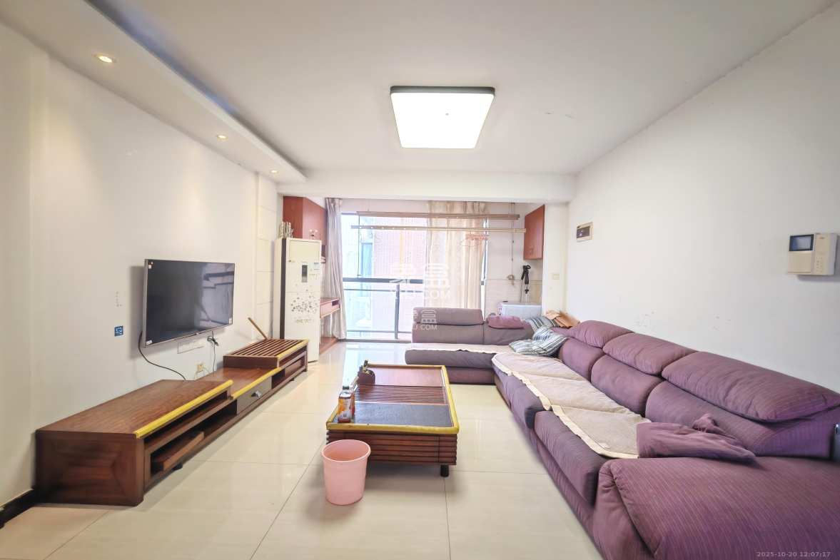 万芙锦城  1室2厅1卫    2000.0元/月 万芙锦城  1室2厅1卫    2000.0元/月室内图