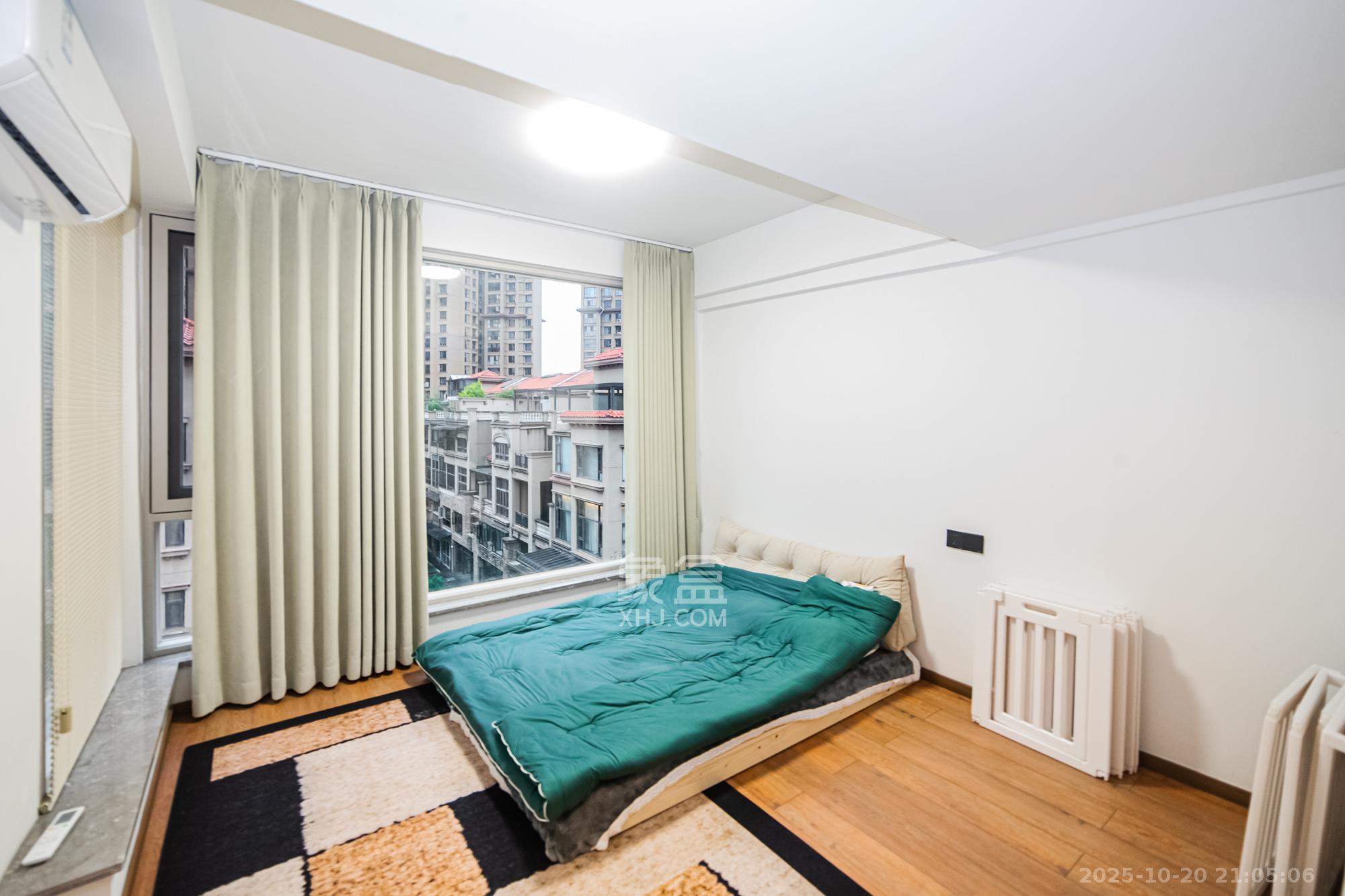 珠江郦城璞墅  5室2厅2卫    480.0万 珠江郦城璞墅  5室2厅2卫    480.0万卧室