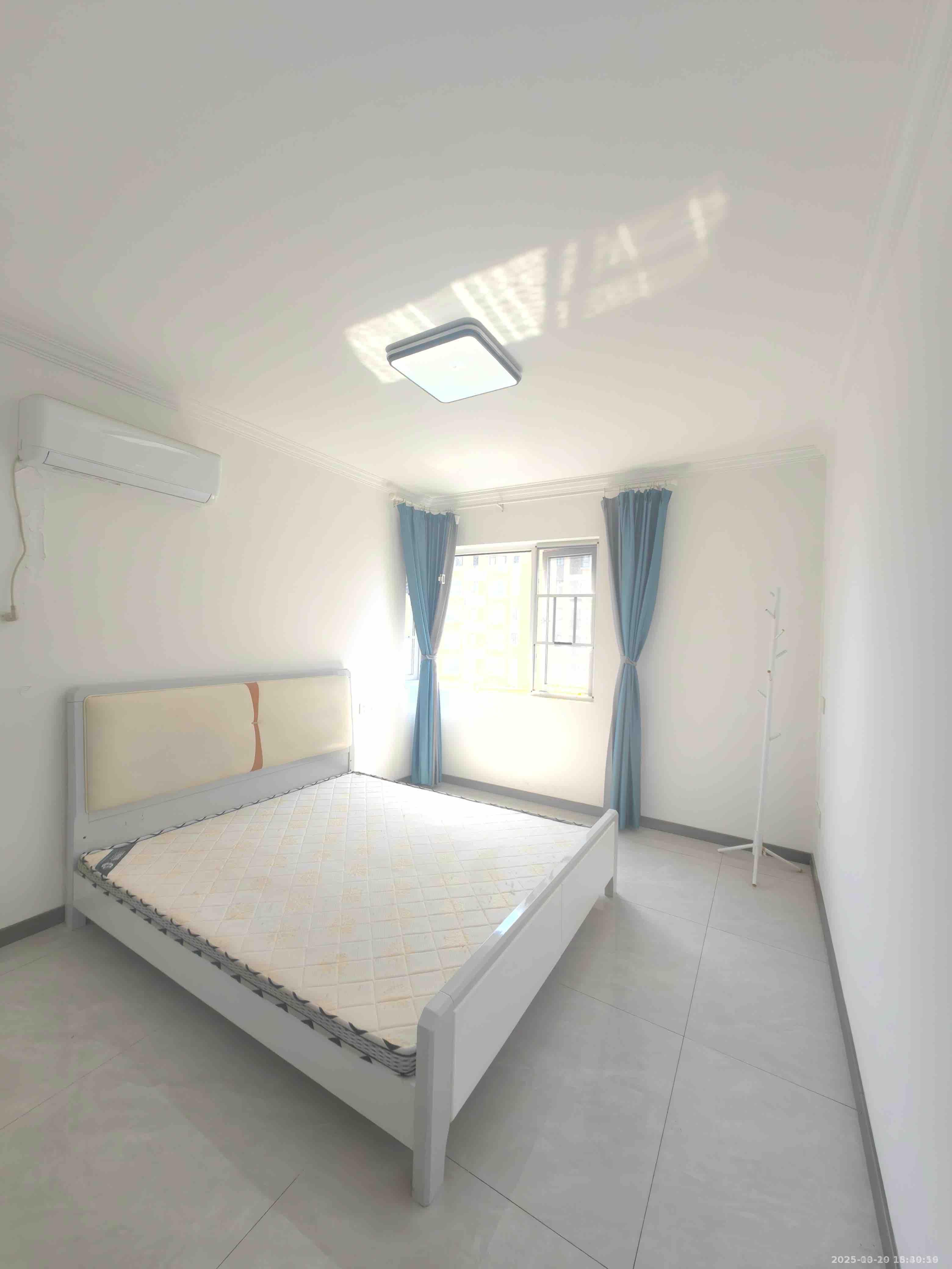 保利香槟国际  3室2厅1卫    2100.0元/月室内图