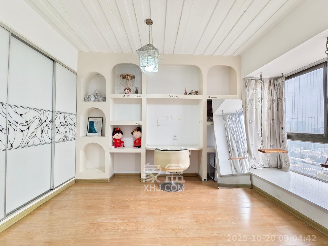 西岸润泽府  3室2厅2卫    3200.0元/月室内图