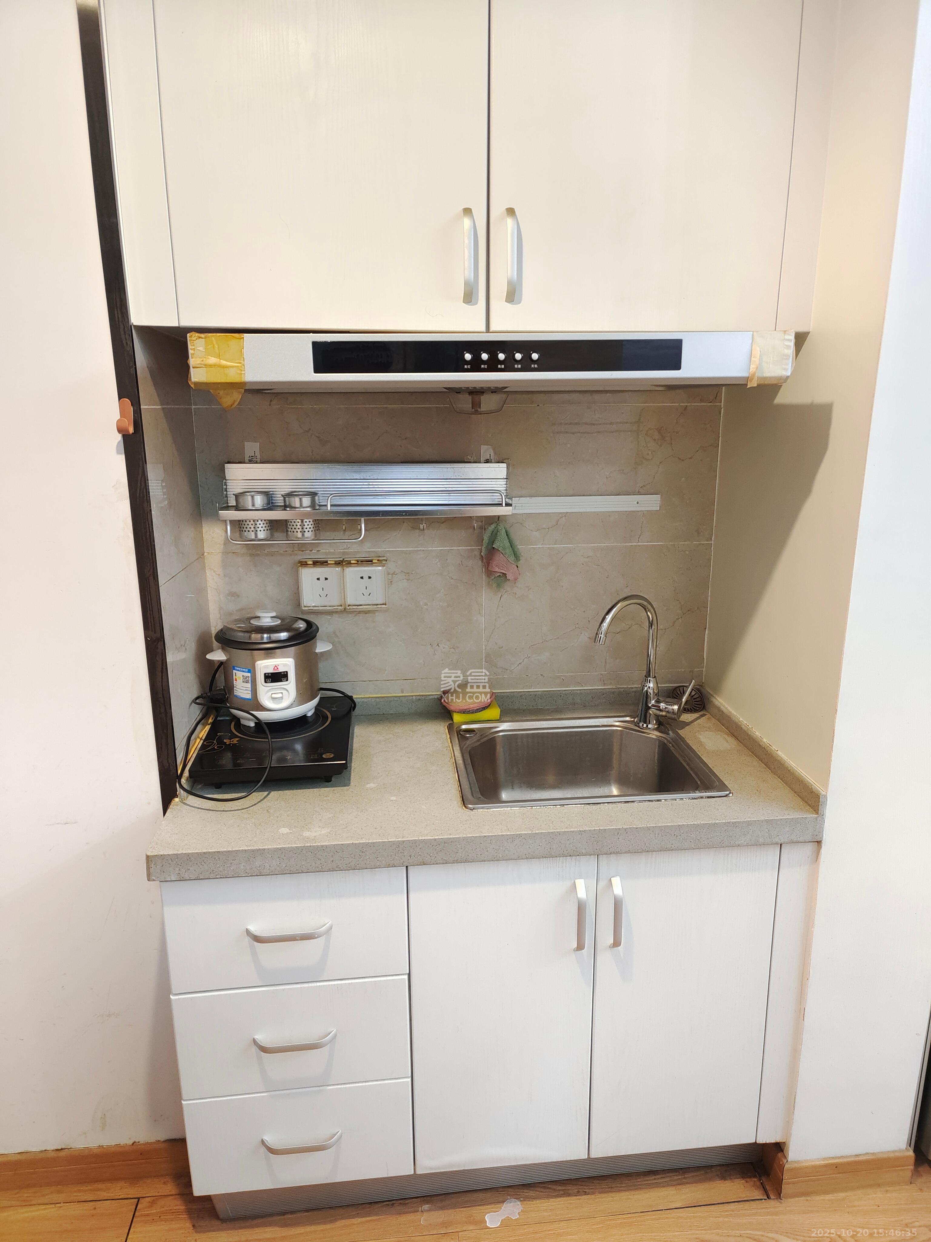 荣泰广场 1室1厅1卫 1400.0元/月 荣泰广场 1室1厅1卫 1400.0元/月室内图