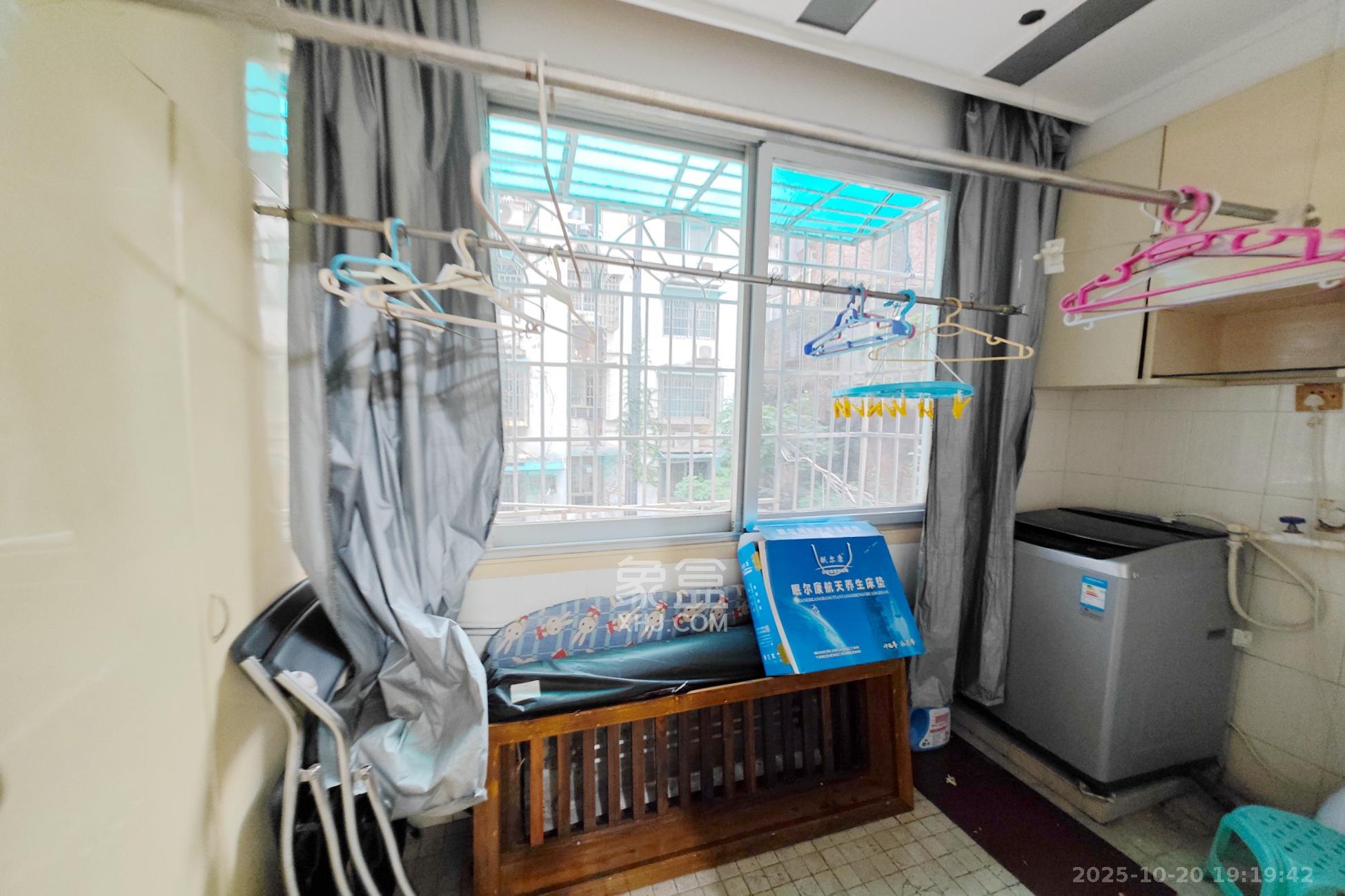 天润花园  3室2厅1卫    92.0万阳台