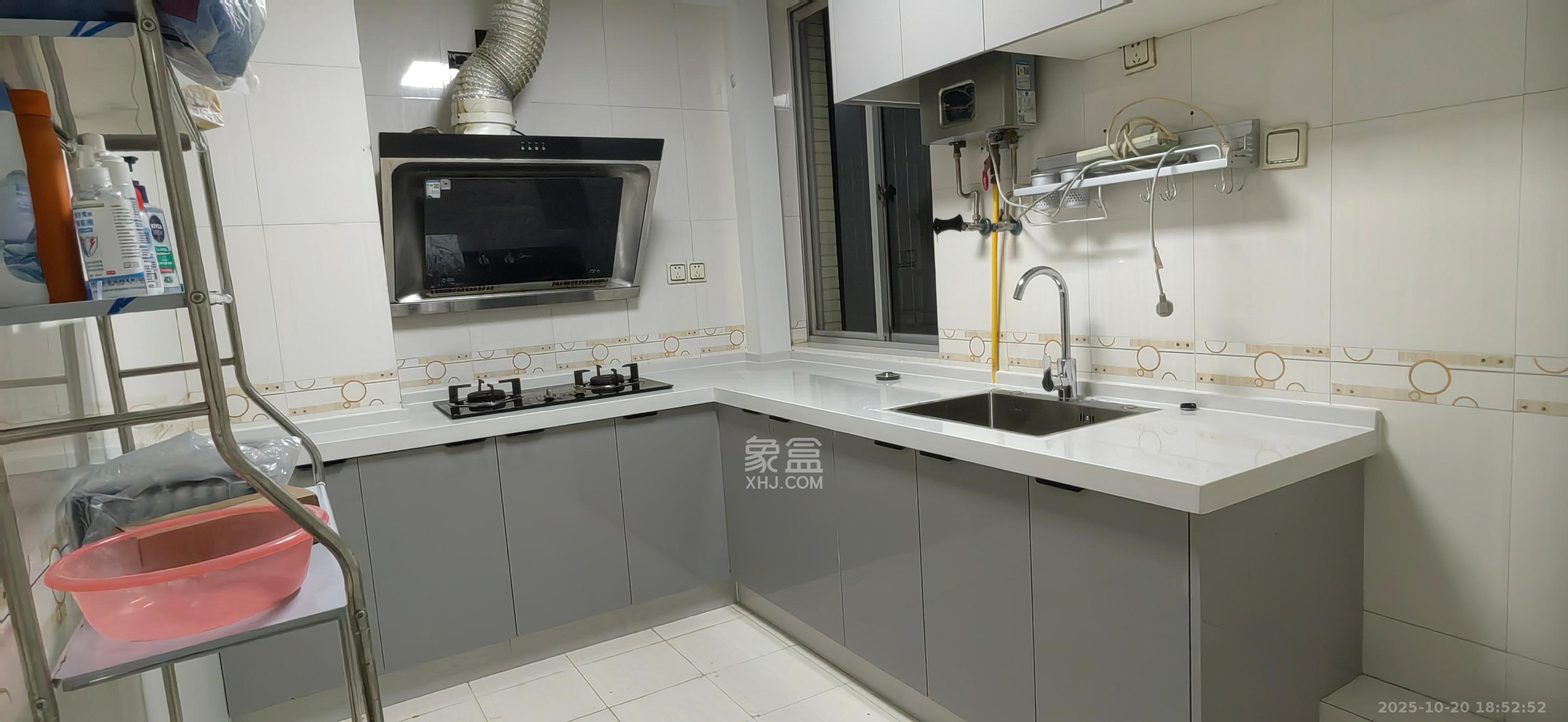 雄踞都市东家 3室2厅2卫 3000.0元/月 雄踞都市东家 3室2厅2卫 3000.0元/月室内图