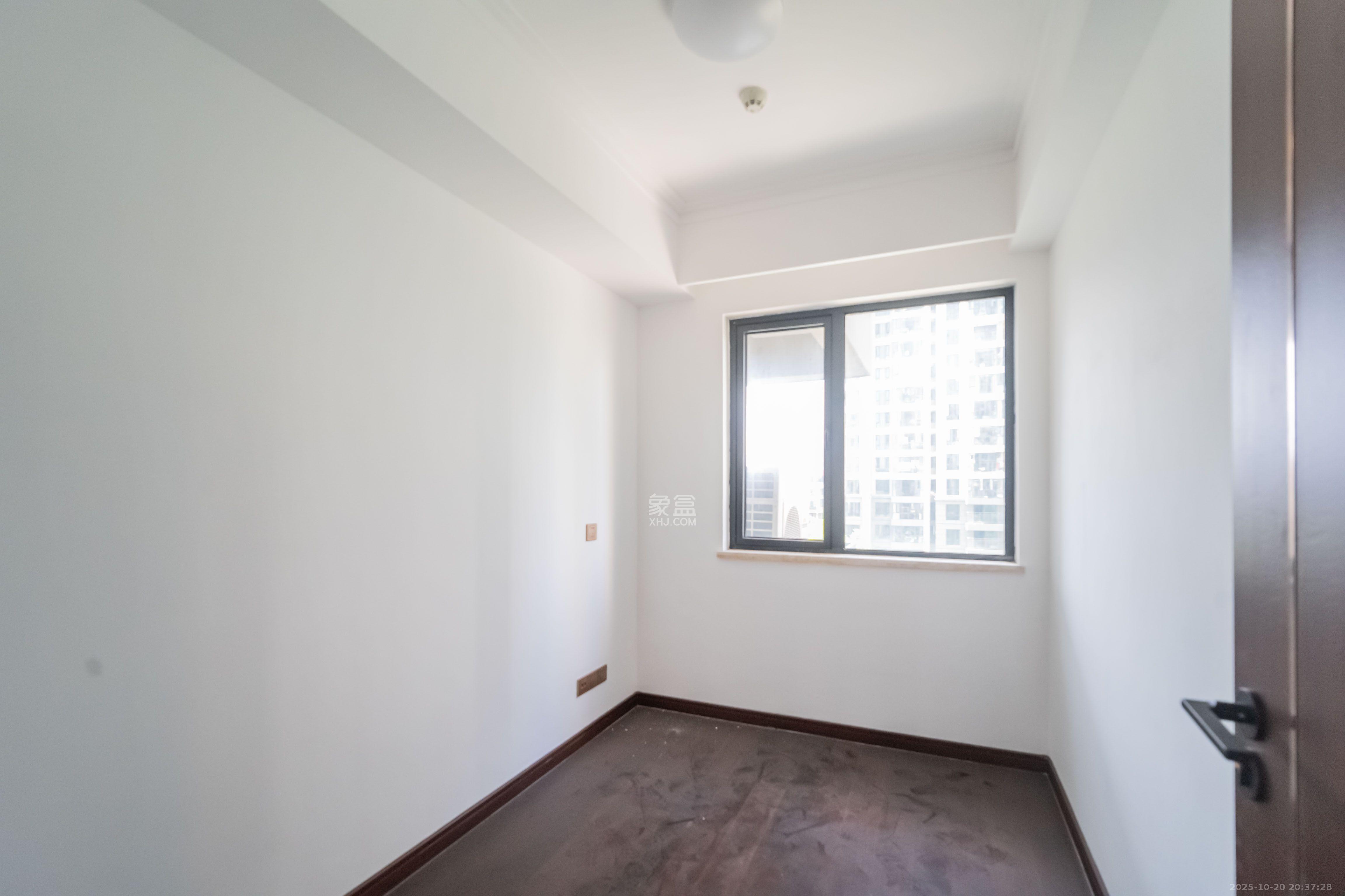 绿地长沙城际空间站（绿地新里佳苑）  5室2厅2卫    4000.0元/月室内图