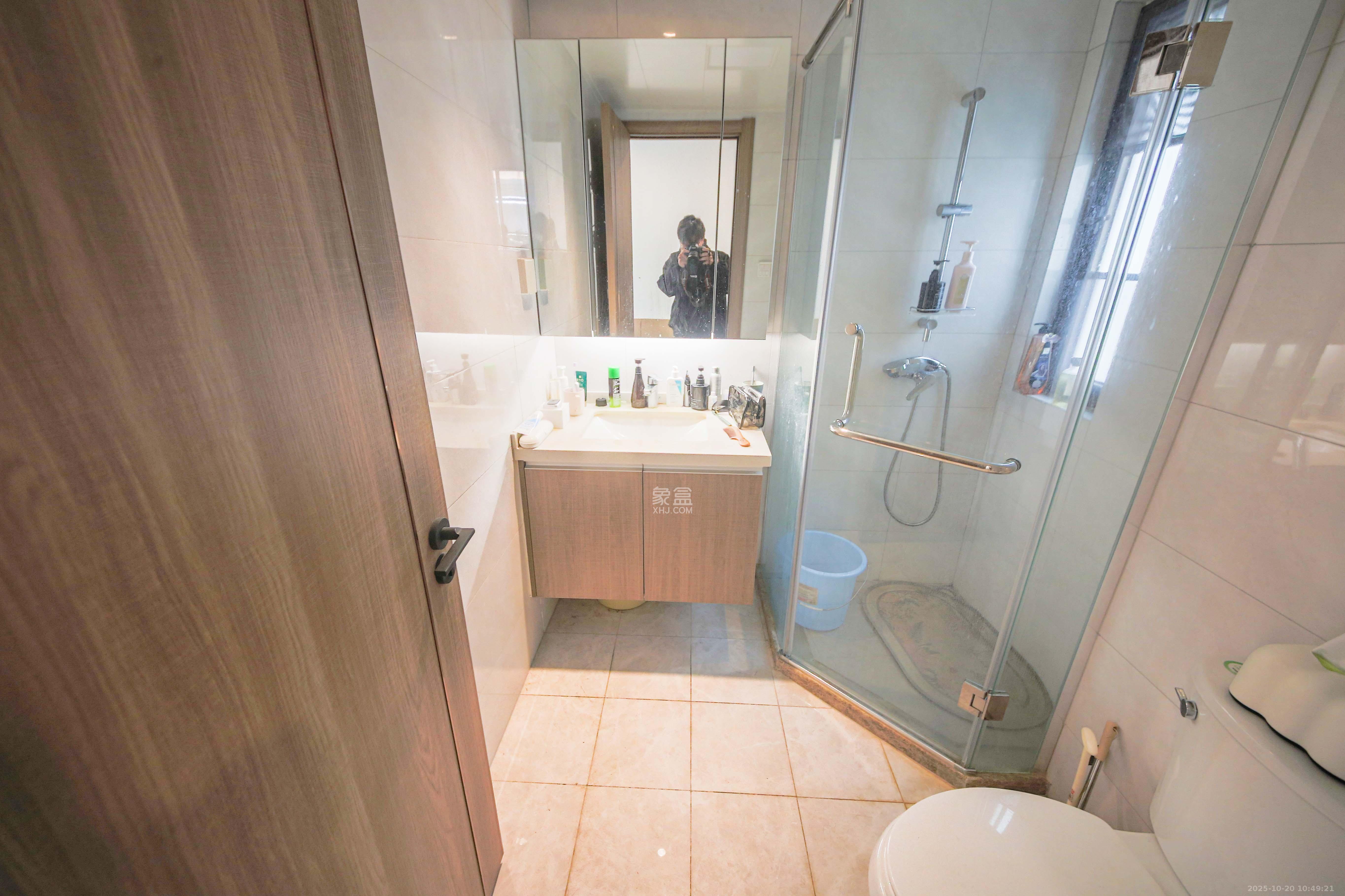 弘阳时光里  3室2厅2卫    135.0万卫生间