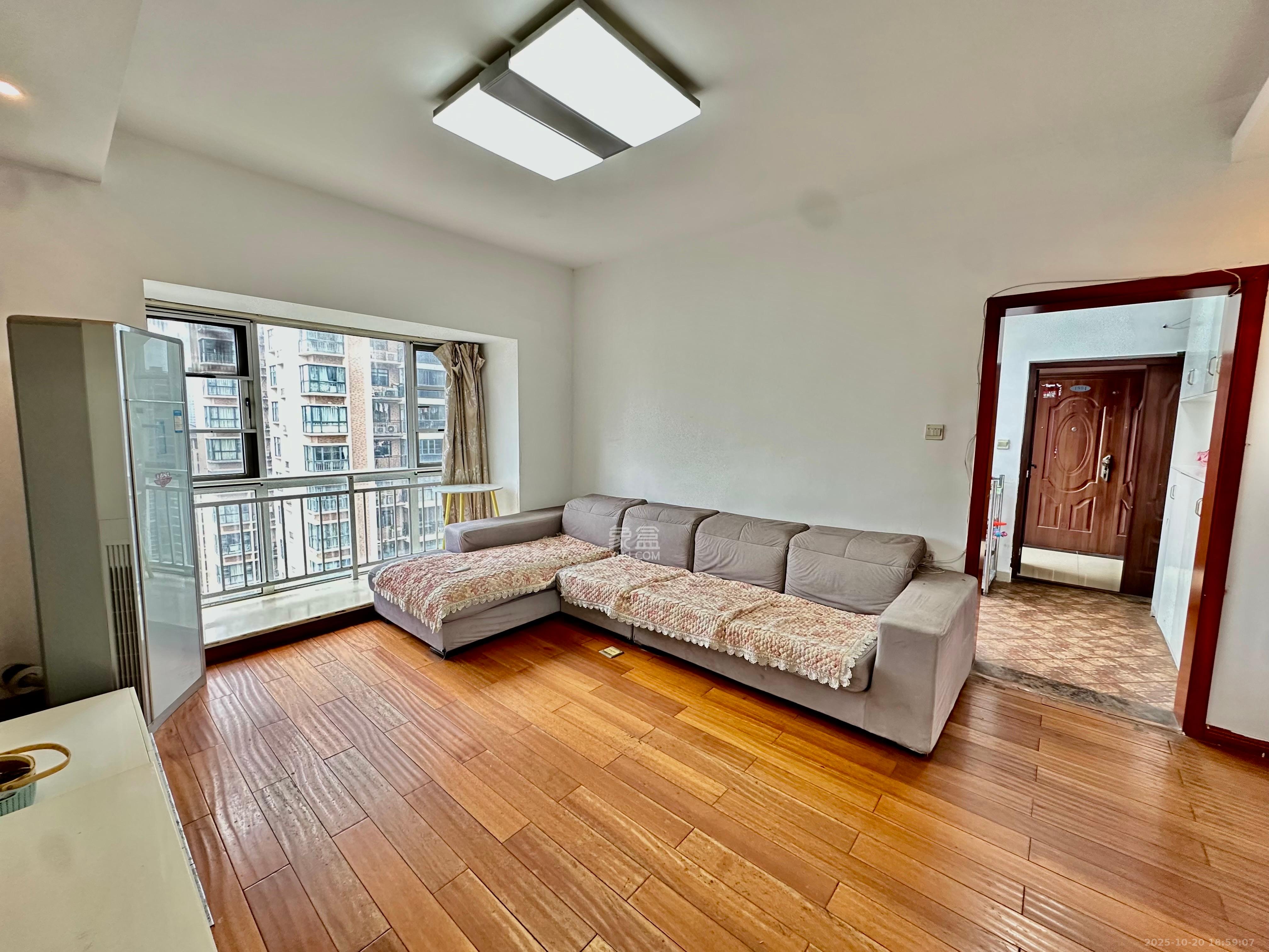 西点公园里  2室2厅1卫    2200.0元/月 西点公园里  2室2厅1卫    2200.0元/月室内图