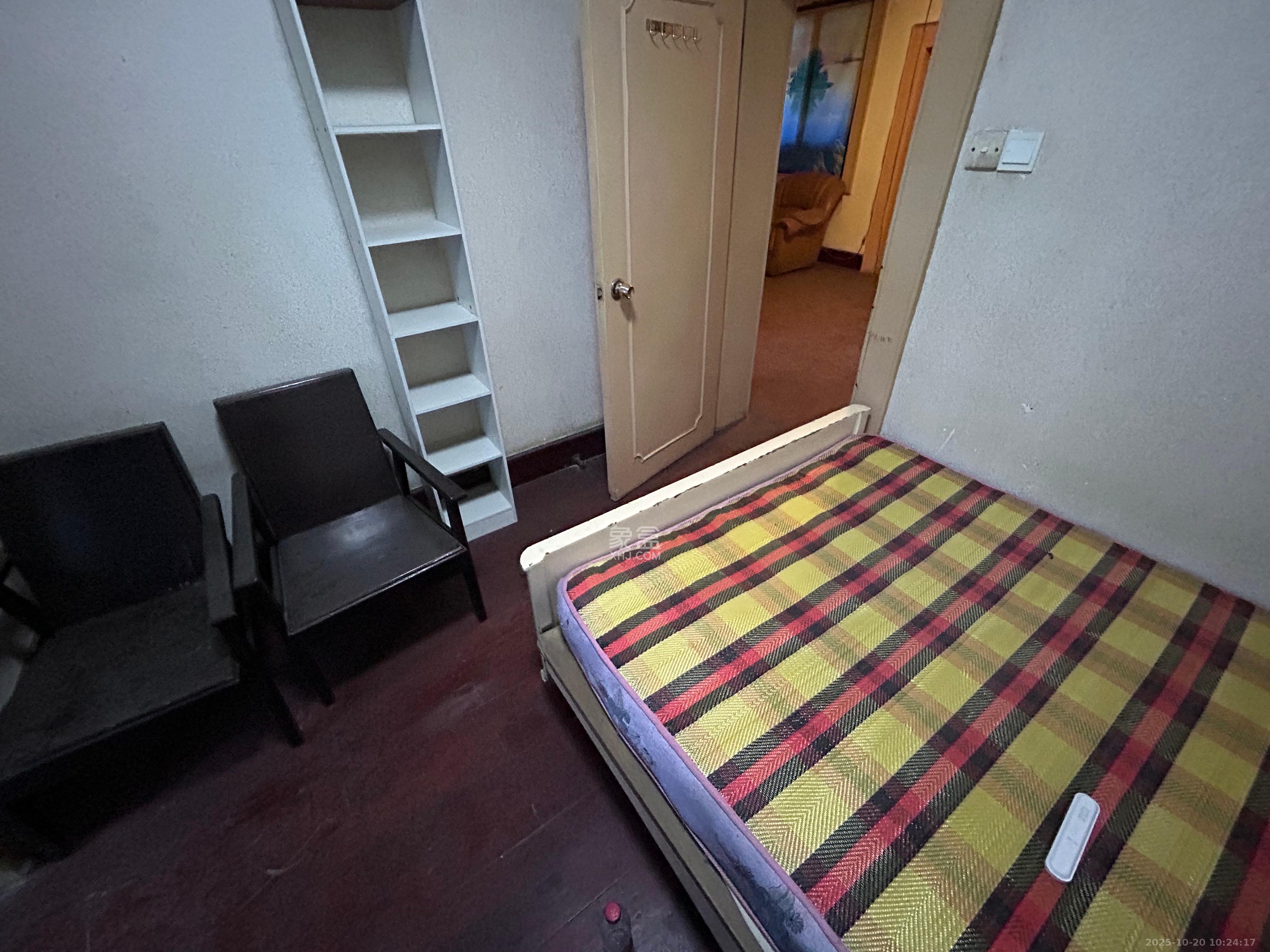 雅泰花园  1室2厅1卫    1500.0元/月室内图