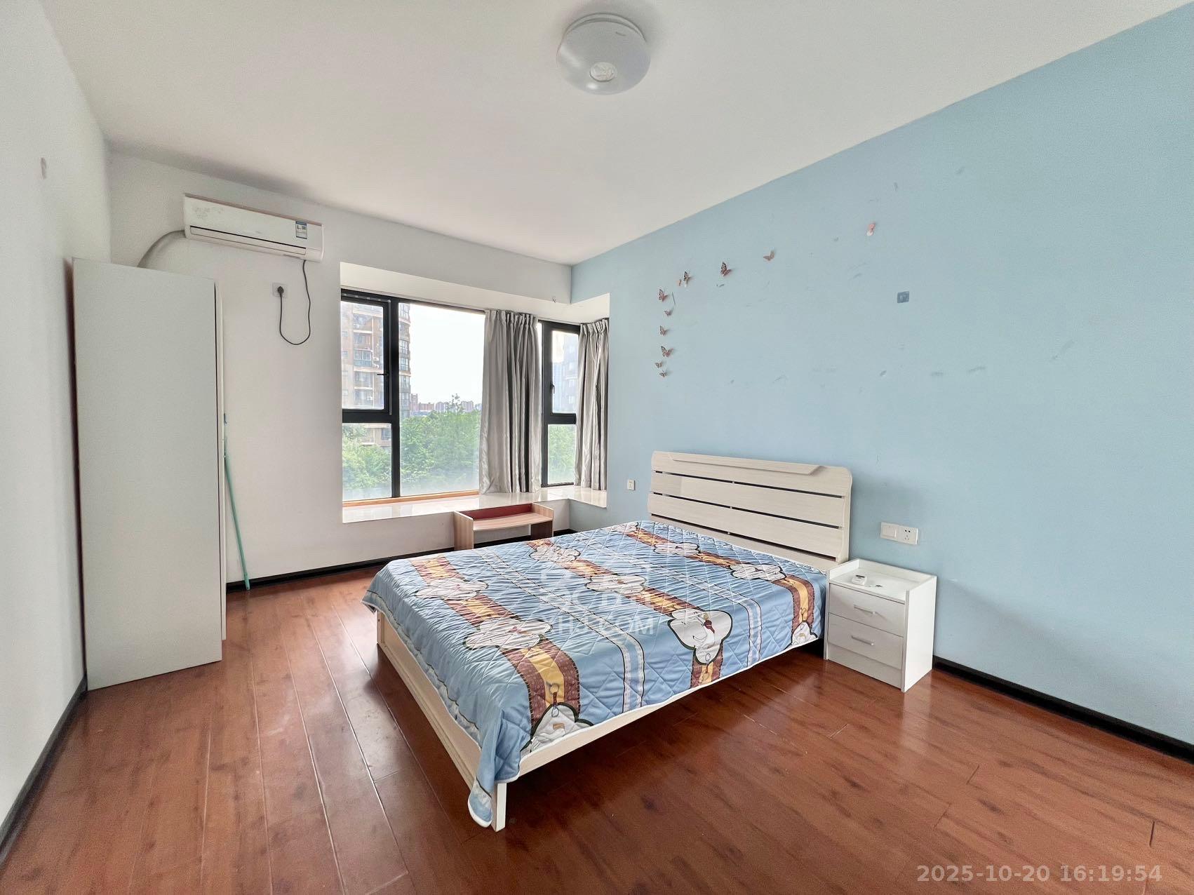 藏珑湖上国际花园  1室2厅2卫    800.0元/月 藏珑湖上国际花园  1室2厅2卫    800.0元/月