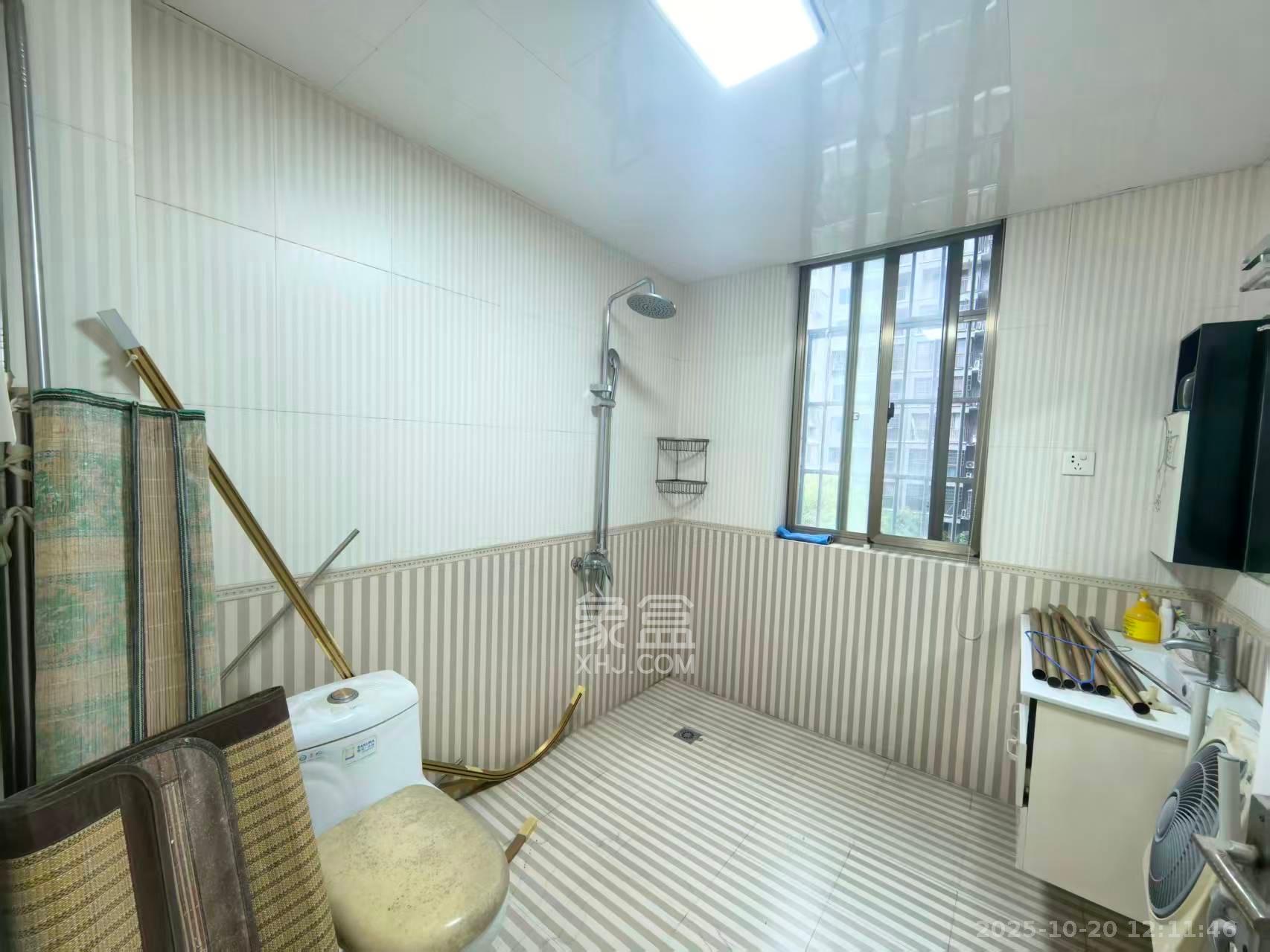 南郡明珠  3室2厅2卫    1600.0元/月室内图