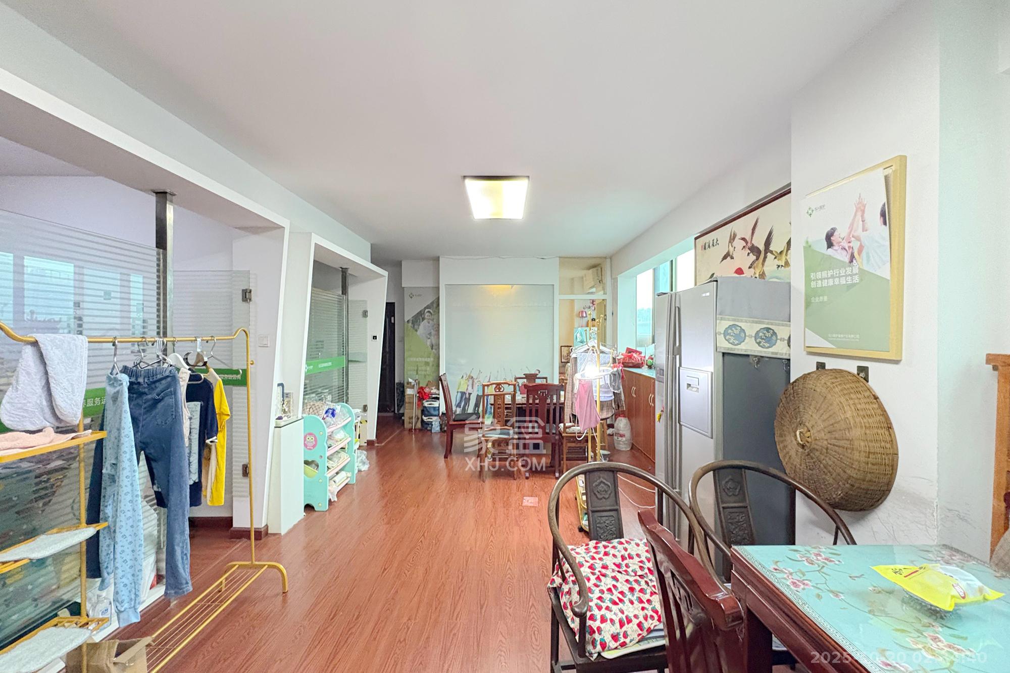 华天新城  4室1厅2卫    120.0万 华天新城  4室1厅2卫    120.0万客厅