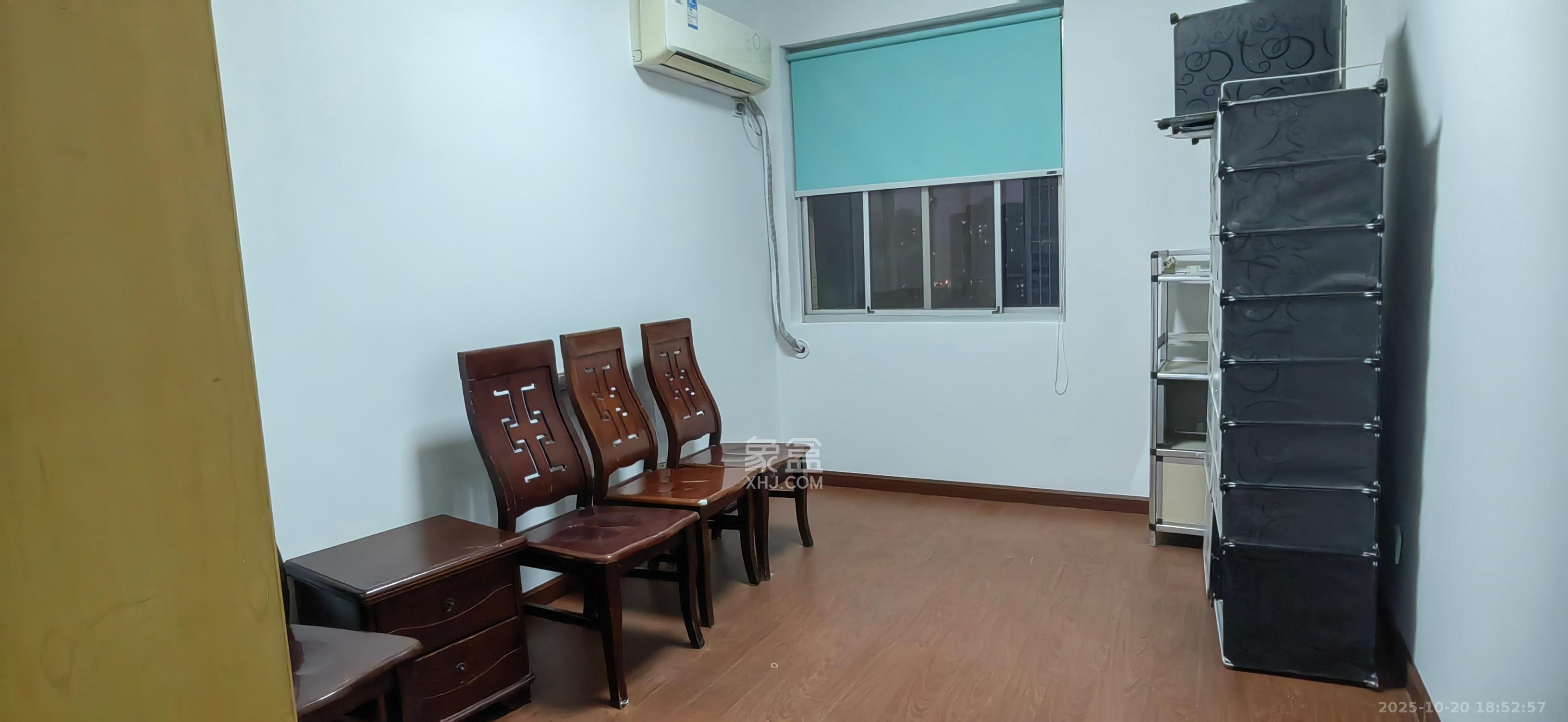 雄踞都市东家 3室2厅2卫 3000.0元/月 雄踞都市东家 3室2厅2卫 3000.0元/月室内图