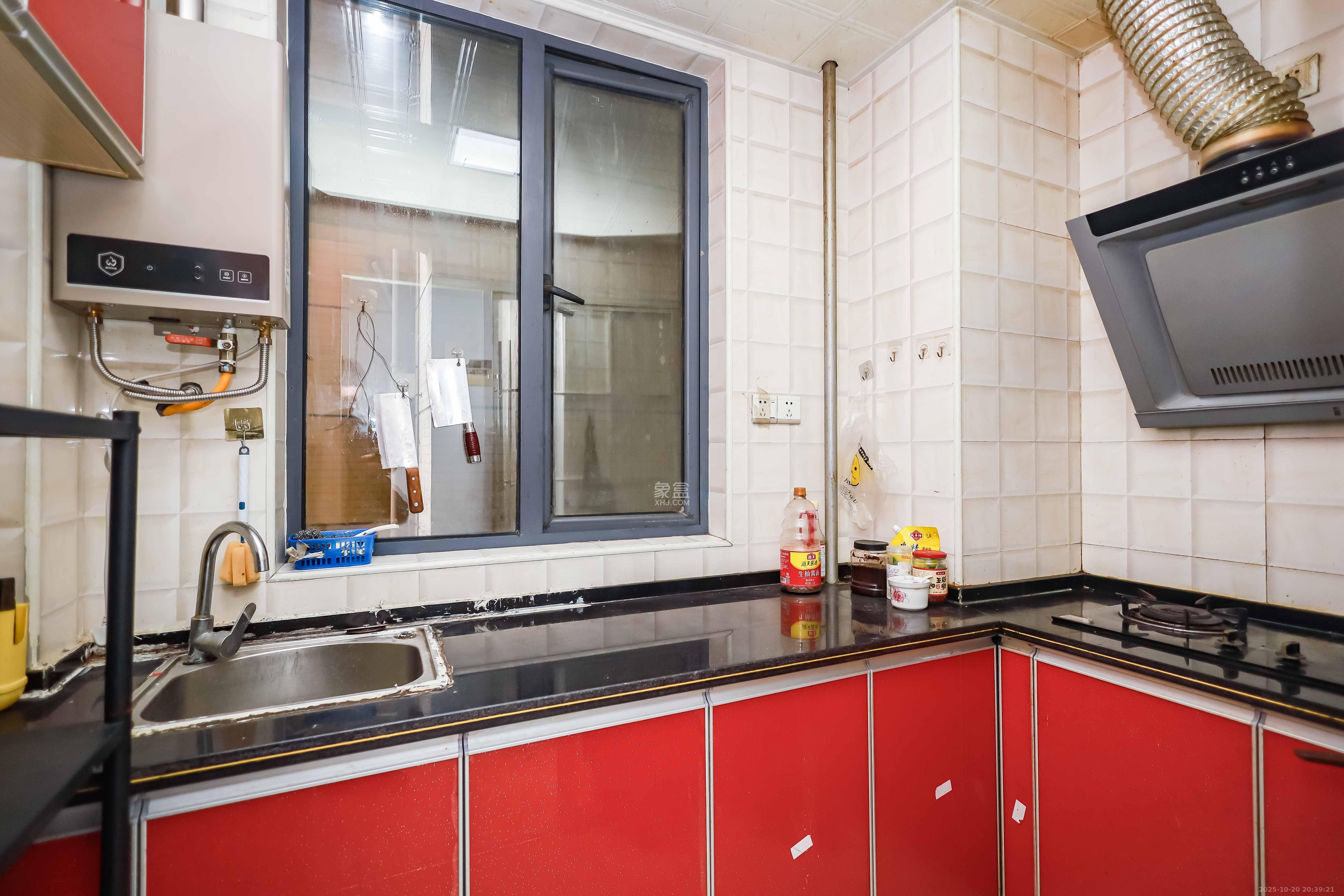 荣盛花语馨苑 2室2厅1卫 45.0万 荣盛花语馨苑 2室2厅1卫 45.0万厨房