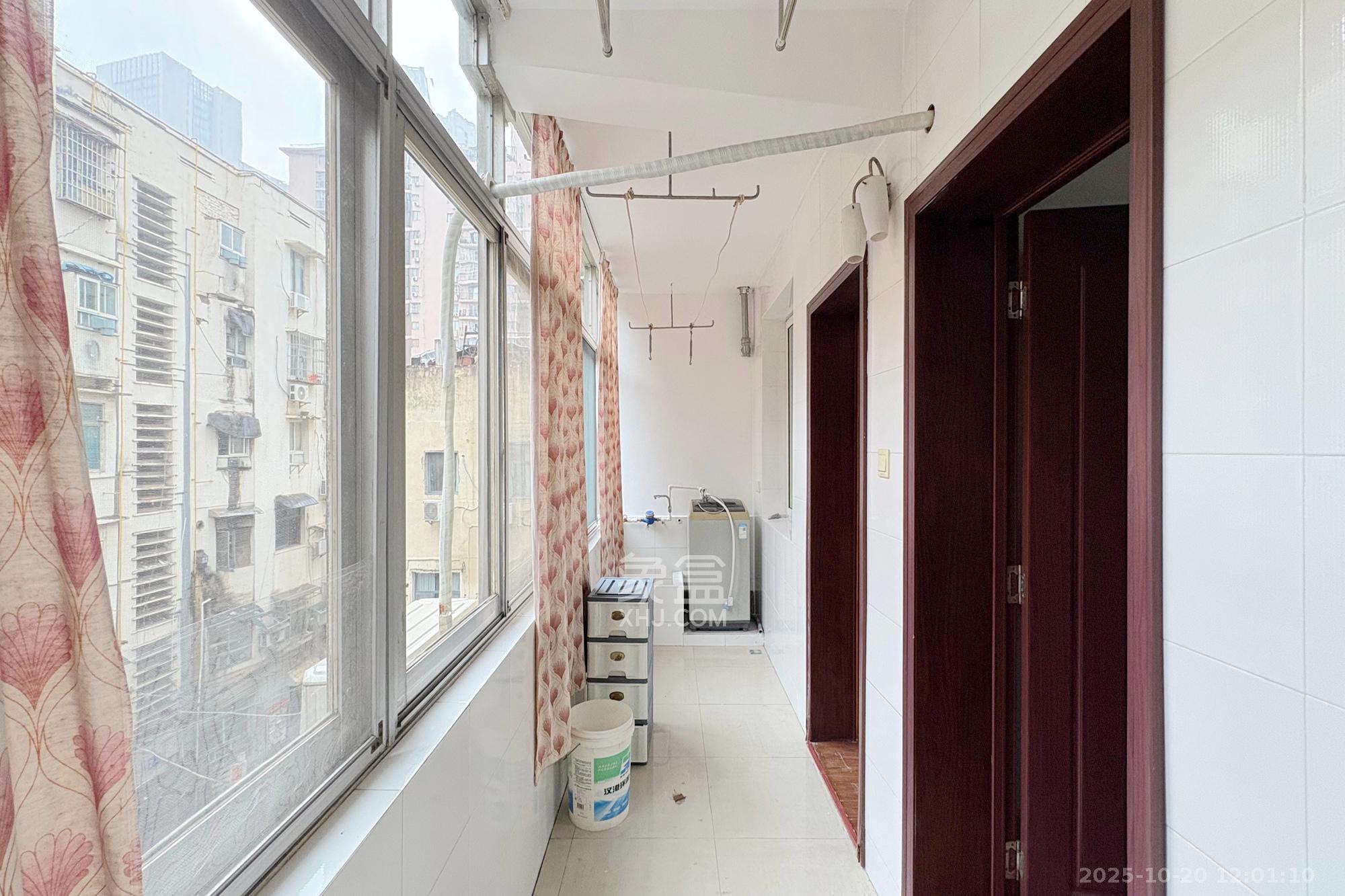 劳动服务宿舍  3室1厅1卫    65.0万 劳动服务宿舍  3室1厅1卫    65.0万阳台