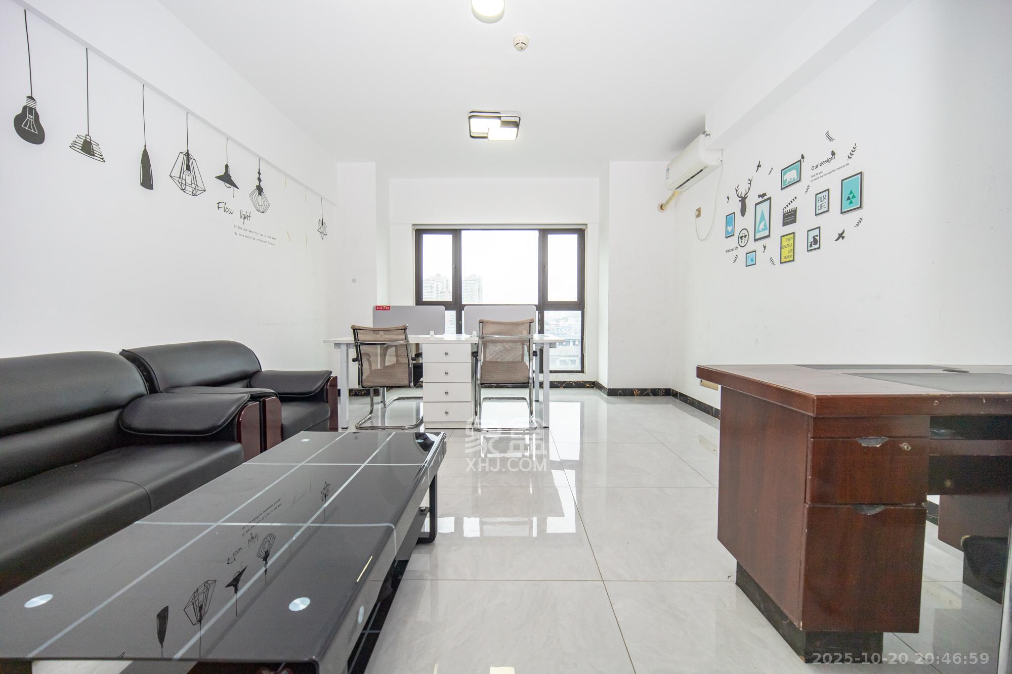 金科时代中心  1室1厅1卫    18.8万 金科时代中心  1室1厅1卫    18.8万客厅