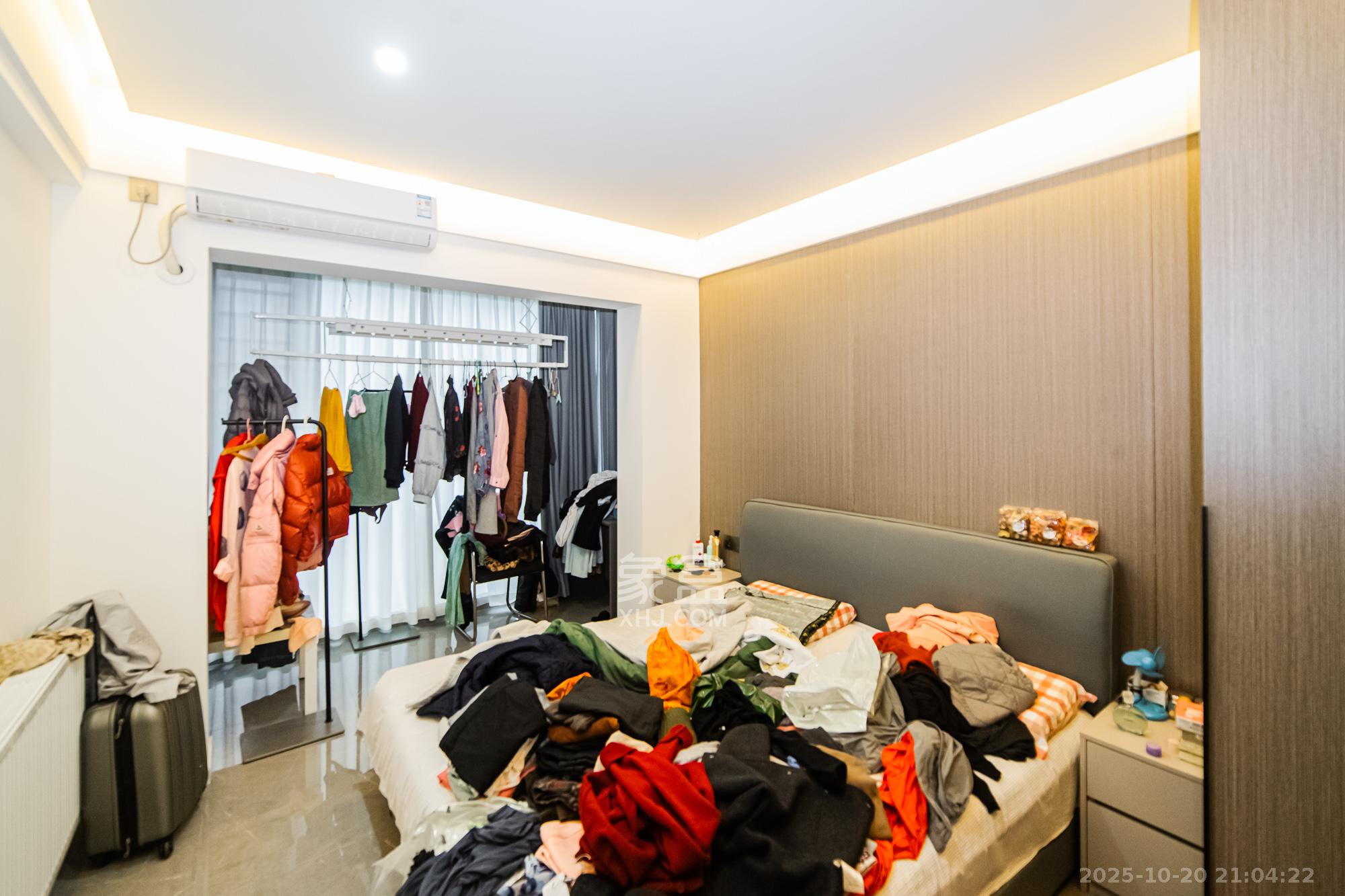 珠江花城三期锦鲤  1室2厅1卫    115.8万 珠江花城三期锦鲤  1室2厅1卫    115.8万卧室