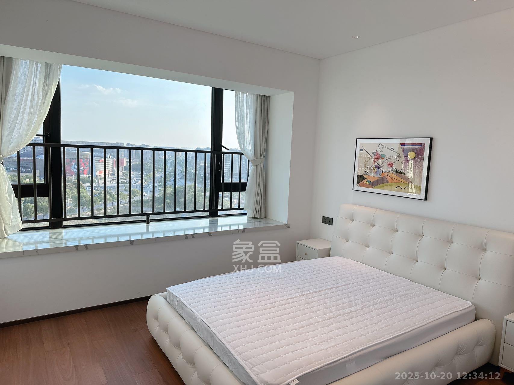 鑫远融泽府  4室2厅3卫    8800.0元/月 鑫远融泽府  4室2厅3卫    8800.0元/月室内图