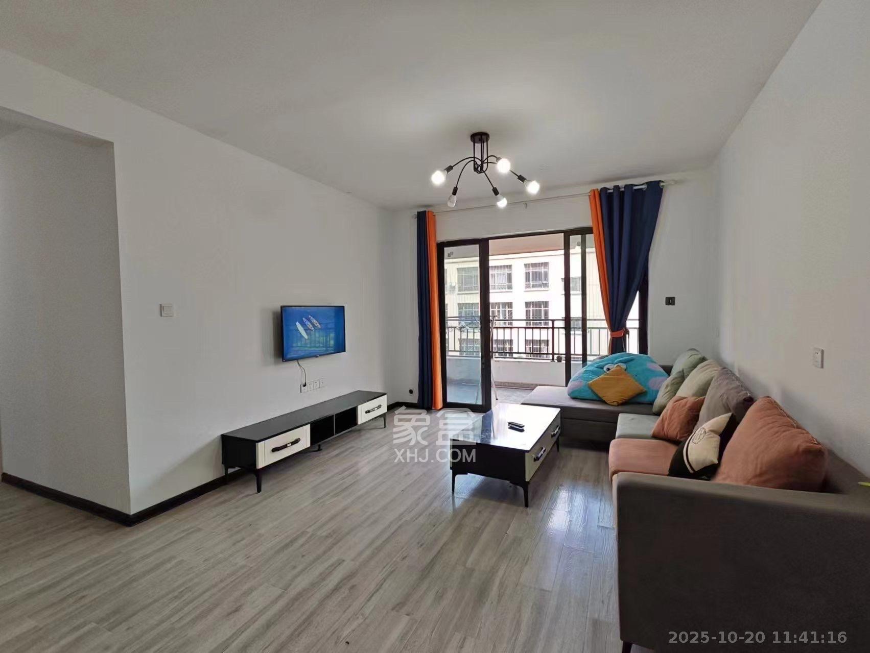 新新花园  3室2厅2卫    2300.0元/月室内图1