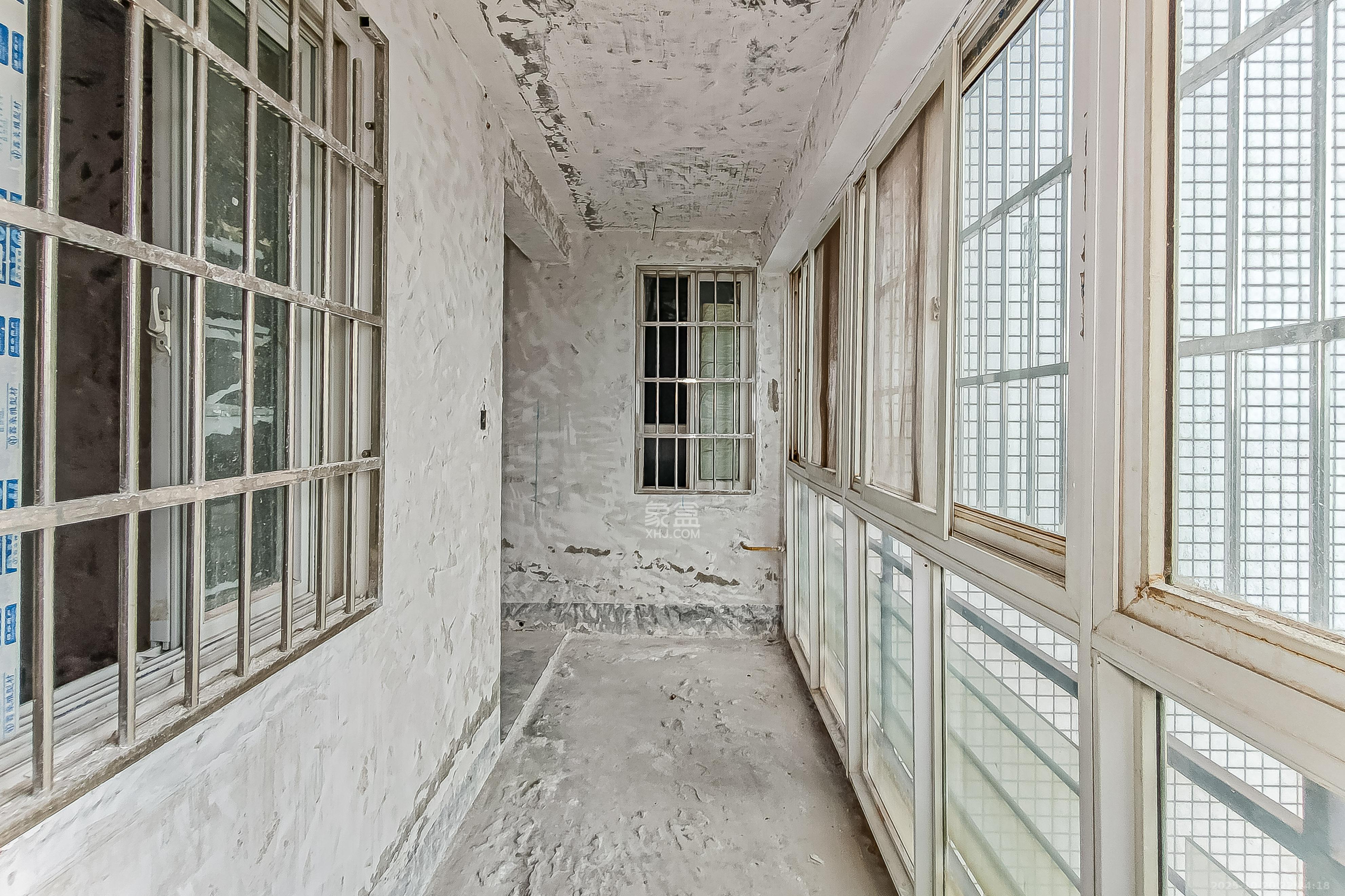 海利华宫大厦  1室2厅2卫    100.0万 海利华宫大厦  1室2厅2卫    100.0万阳台