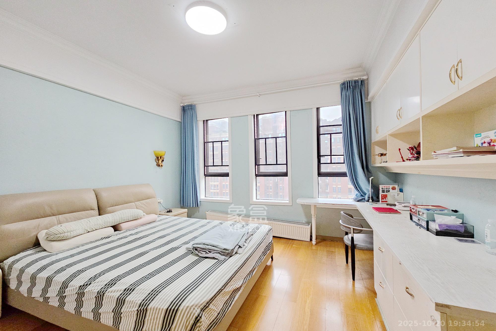 中隆国际御玺  5室2厅4卫    316.0万 中隆国际御玺  5室2厅4卫    316.0万卧室