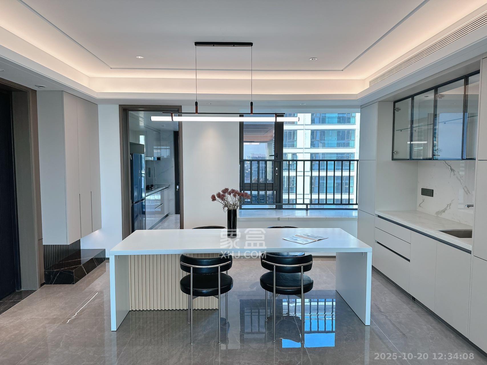 鑫远融泽府  4室2厅3卫    8800.0元/月 鑫远融泽府  4室2厅3卫    8800.0元/月室内图