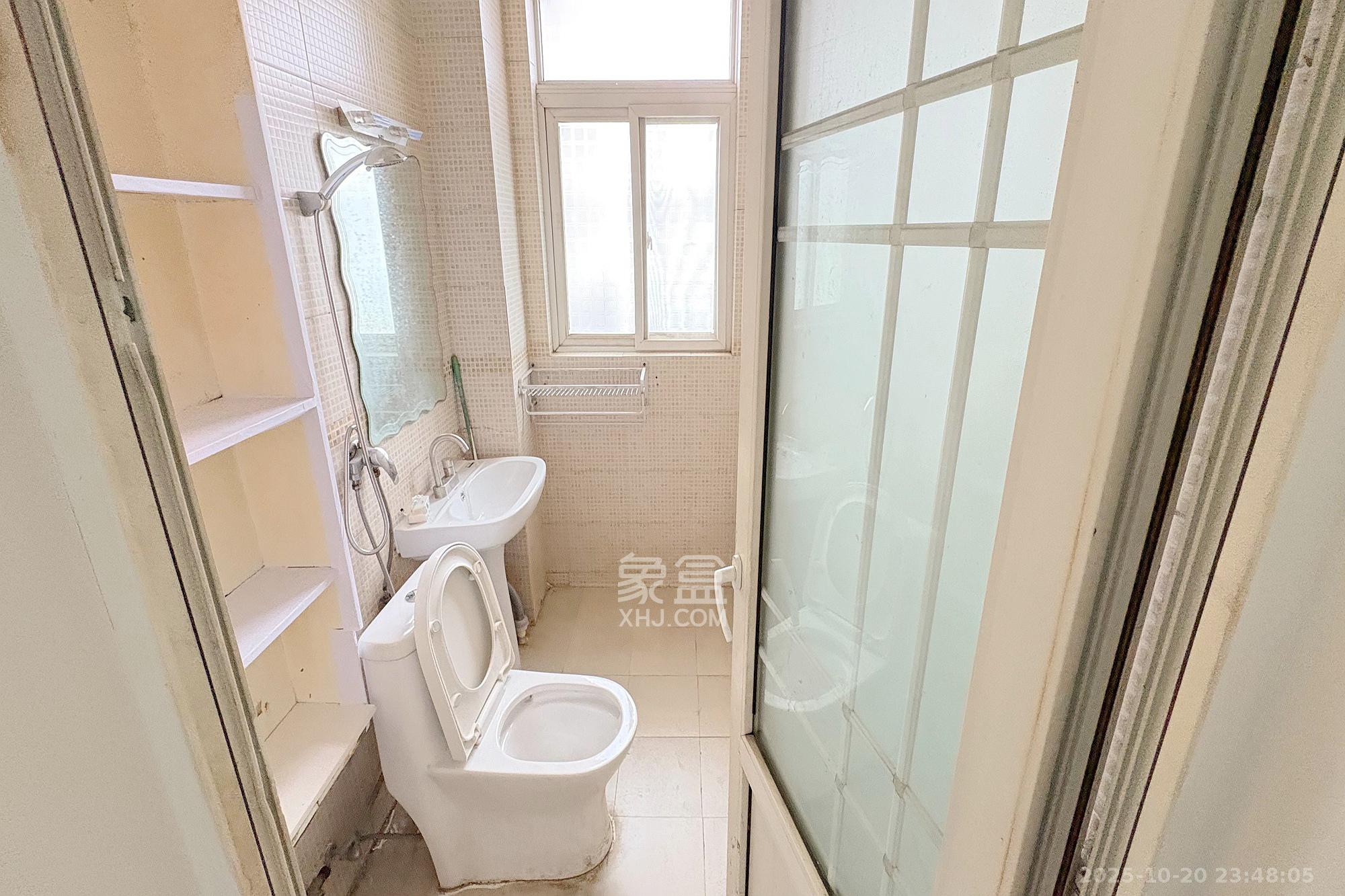 滨湖嘉园（湖滨小区）  3室2厅2卫    135.0万卫生间