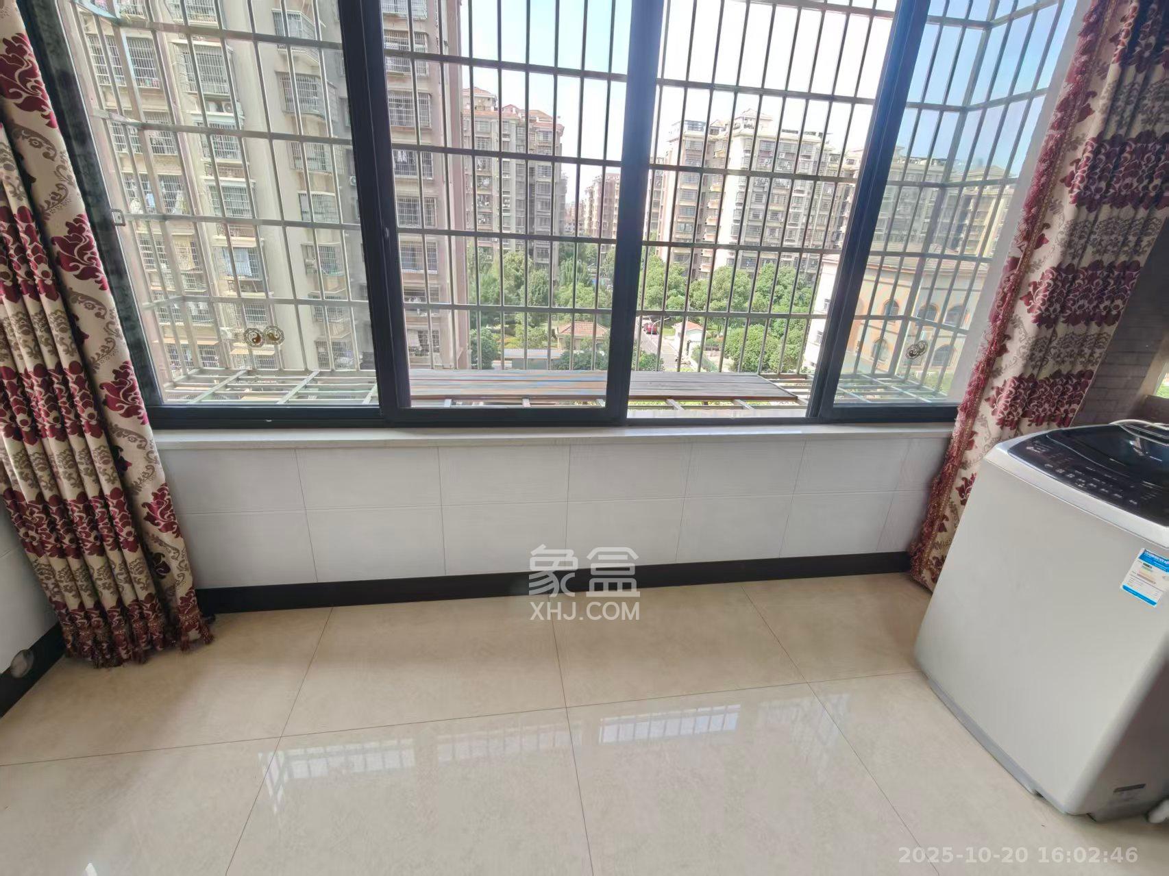 麓枫和苑  2室2厅1卫    2300.0元/月室内图