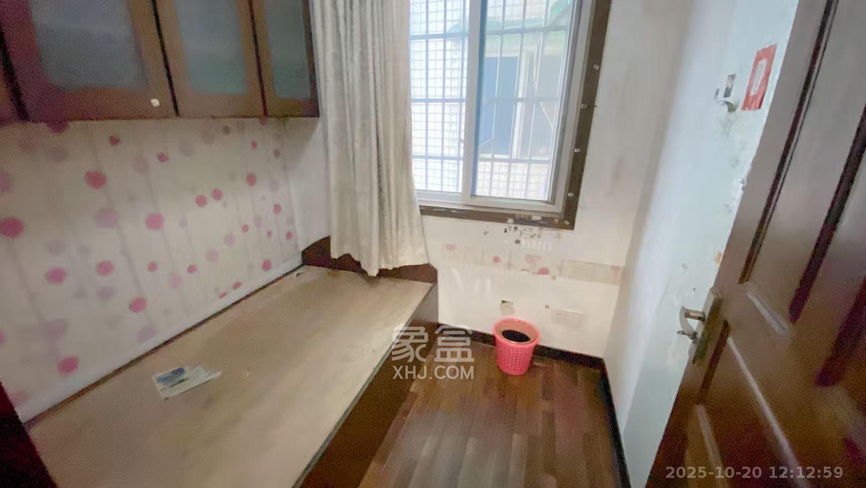 四方小区 1室0厅0卫 1800.0元/月 四方小区 1室0厅0卫 1800.0元/月室内图