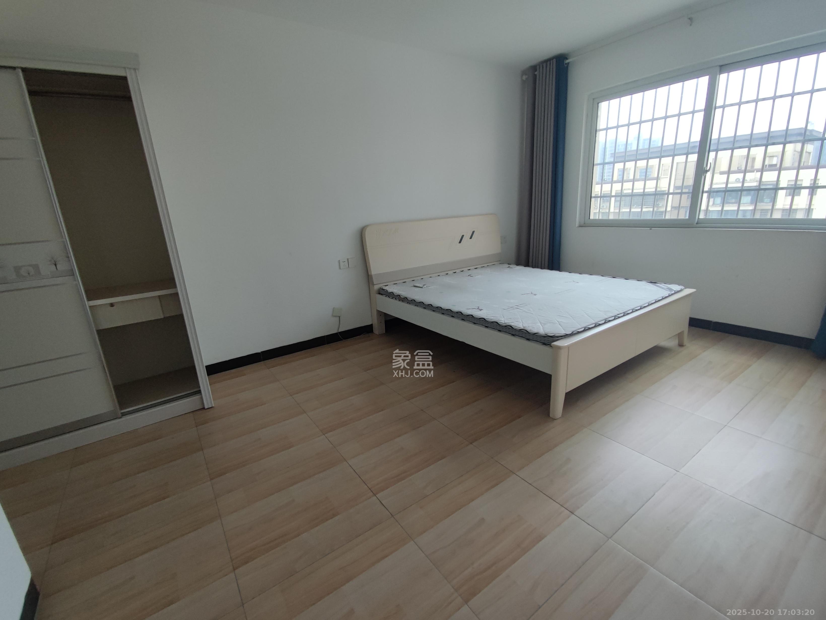 和康园小区  3室2厅2卫    2300.0元/月室内图