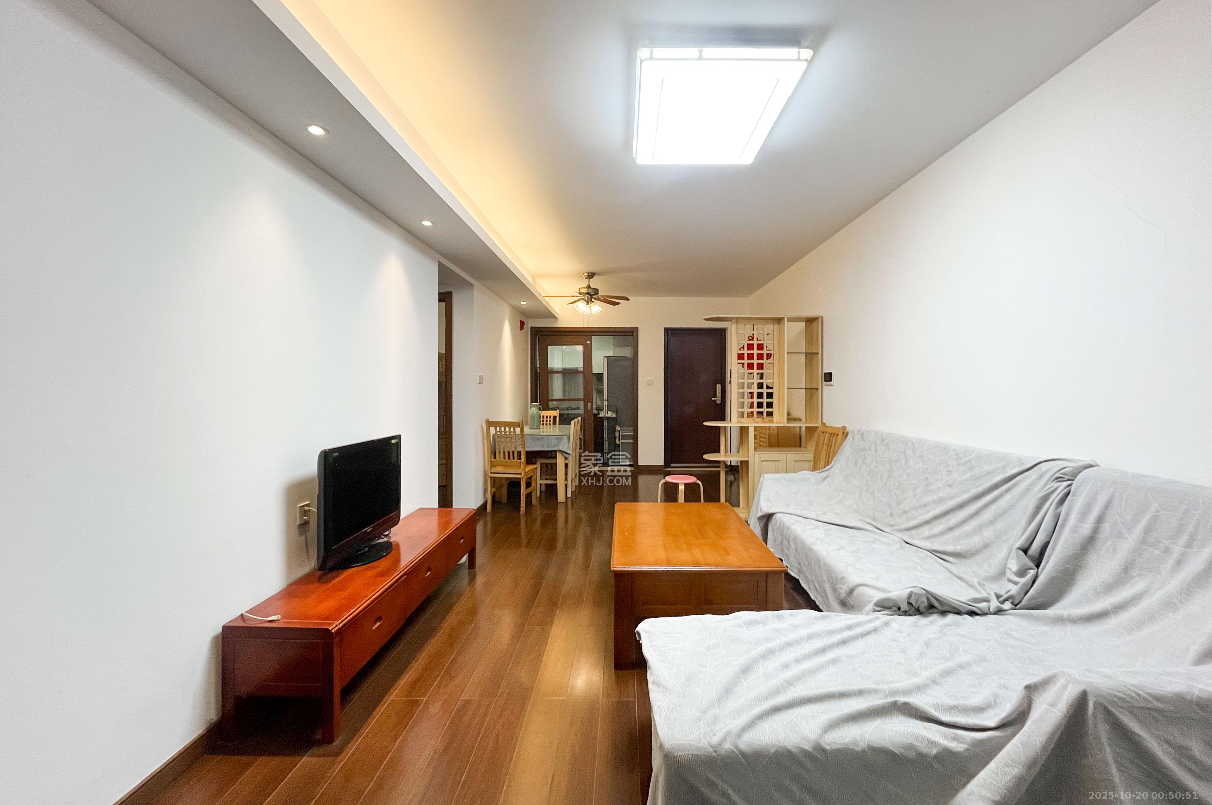 万科里梅溪郡  3室2厅2卫    165.0万客厅