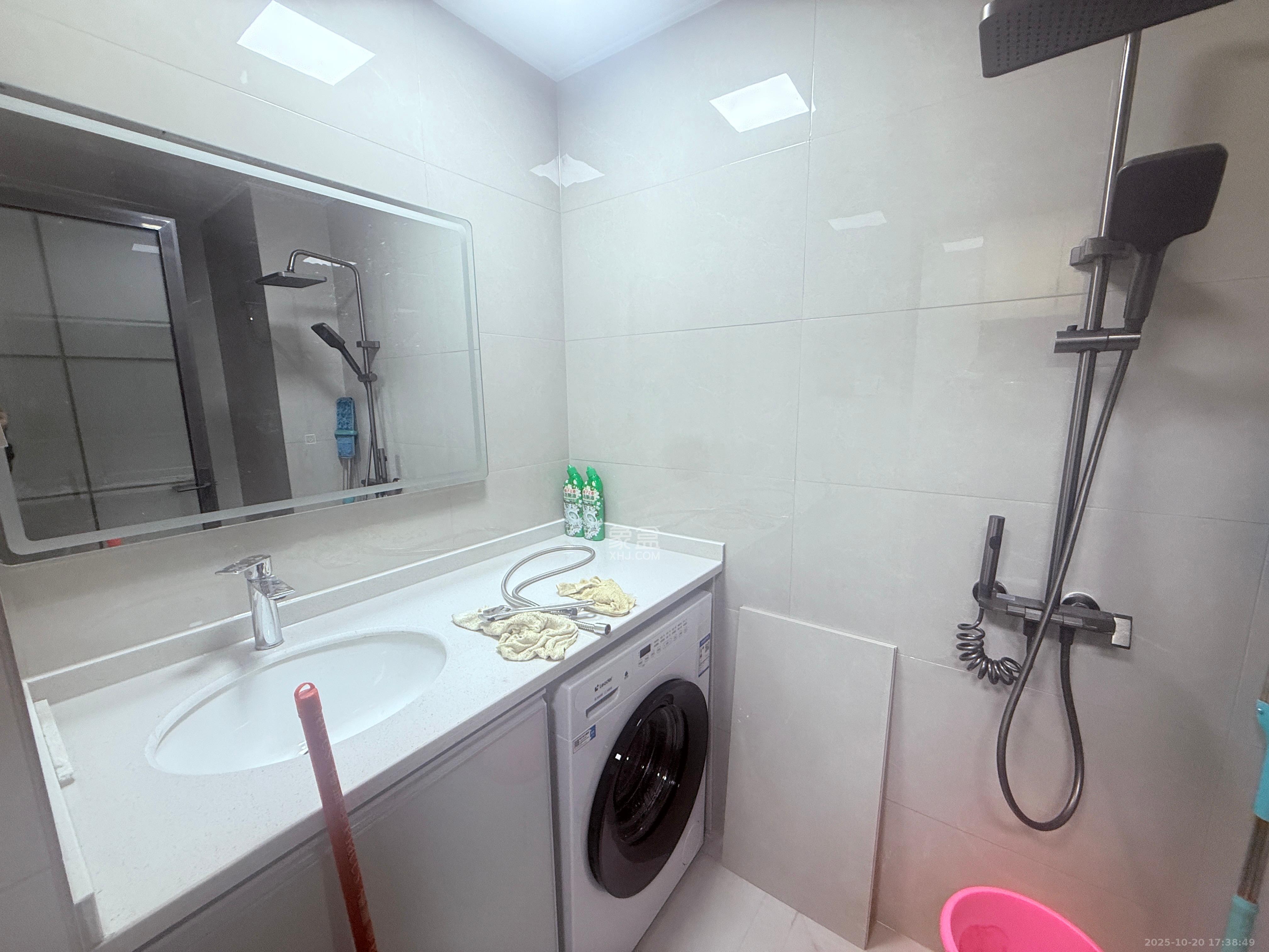 新力铂园(江山云著)  1室0厅1卫    1700.0元/月 新力铂园(江山云著)  1室0厅1卫    1700.0元/月室内图