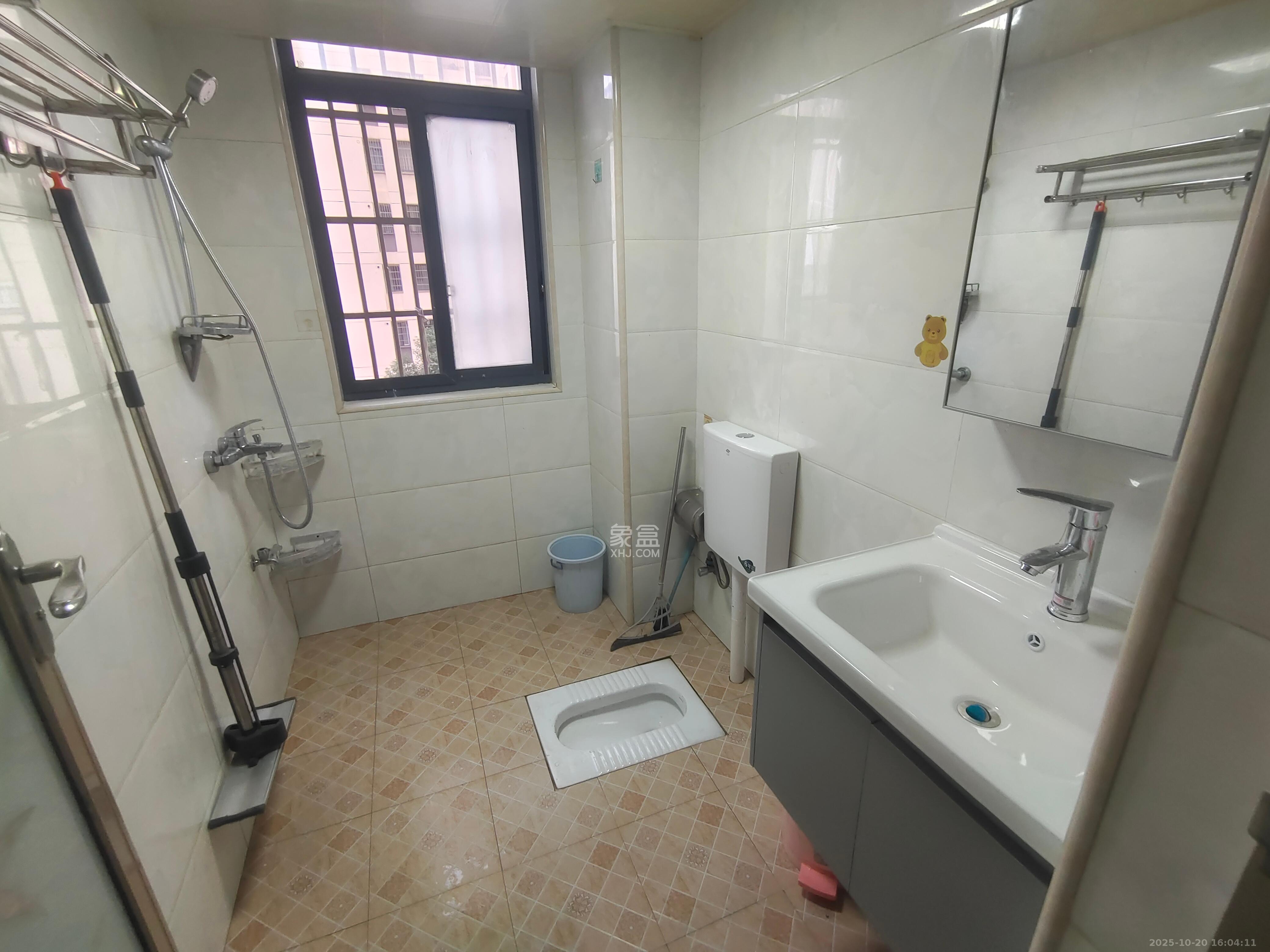 和康园小区  2室1厅1卫    1700.0元/月室内图