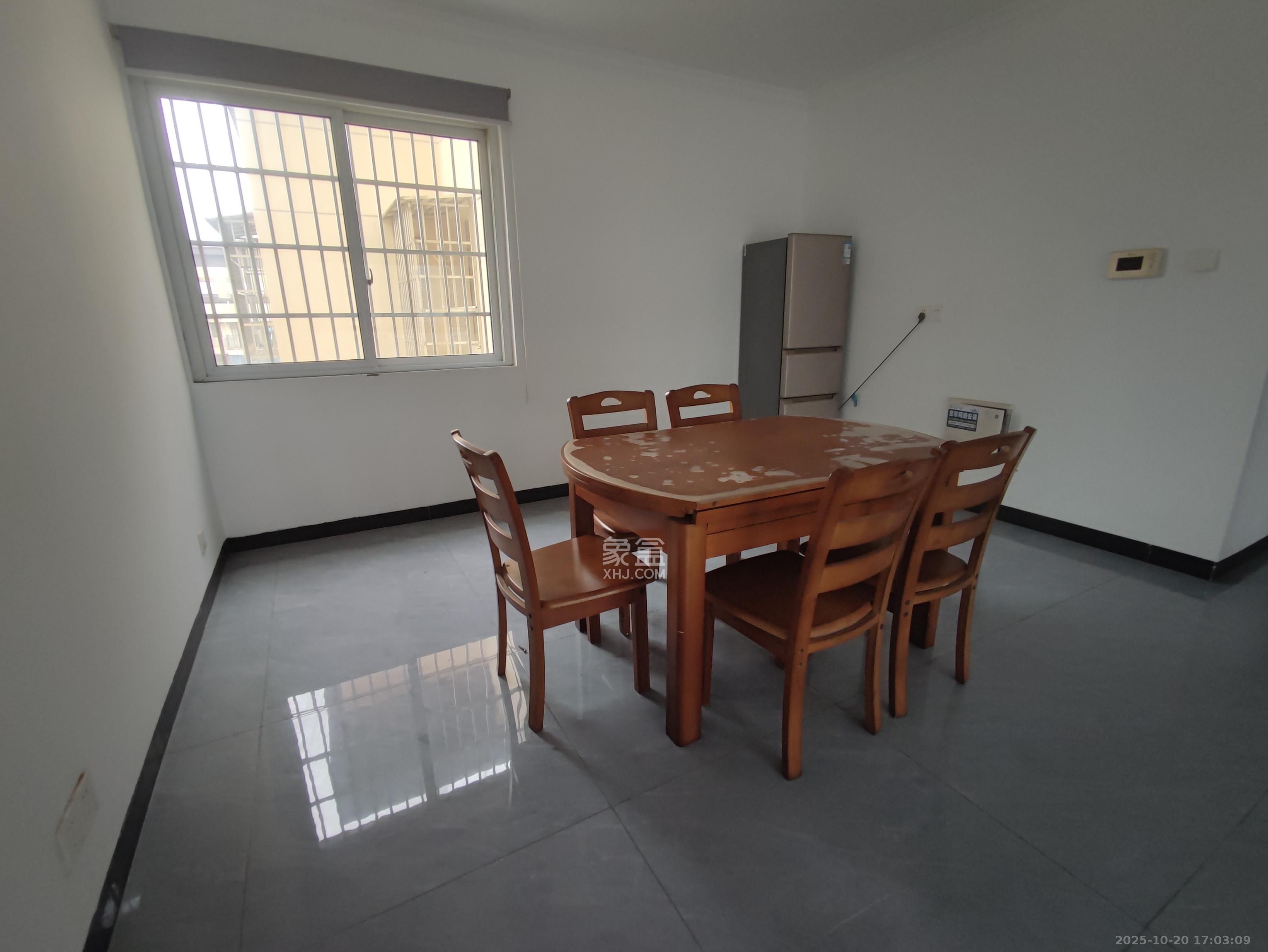 和康园小区  3室2厅2卫    2300.0元/月室内图