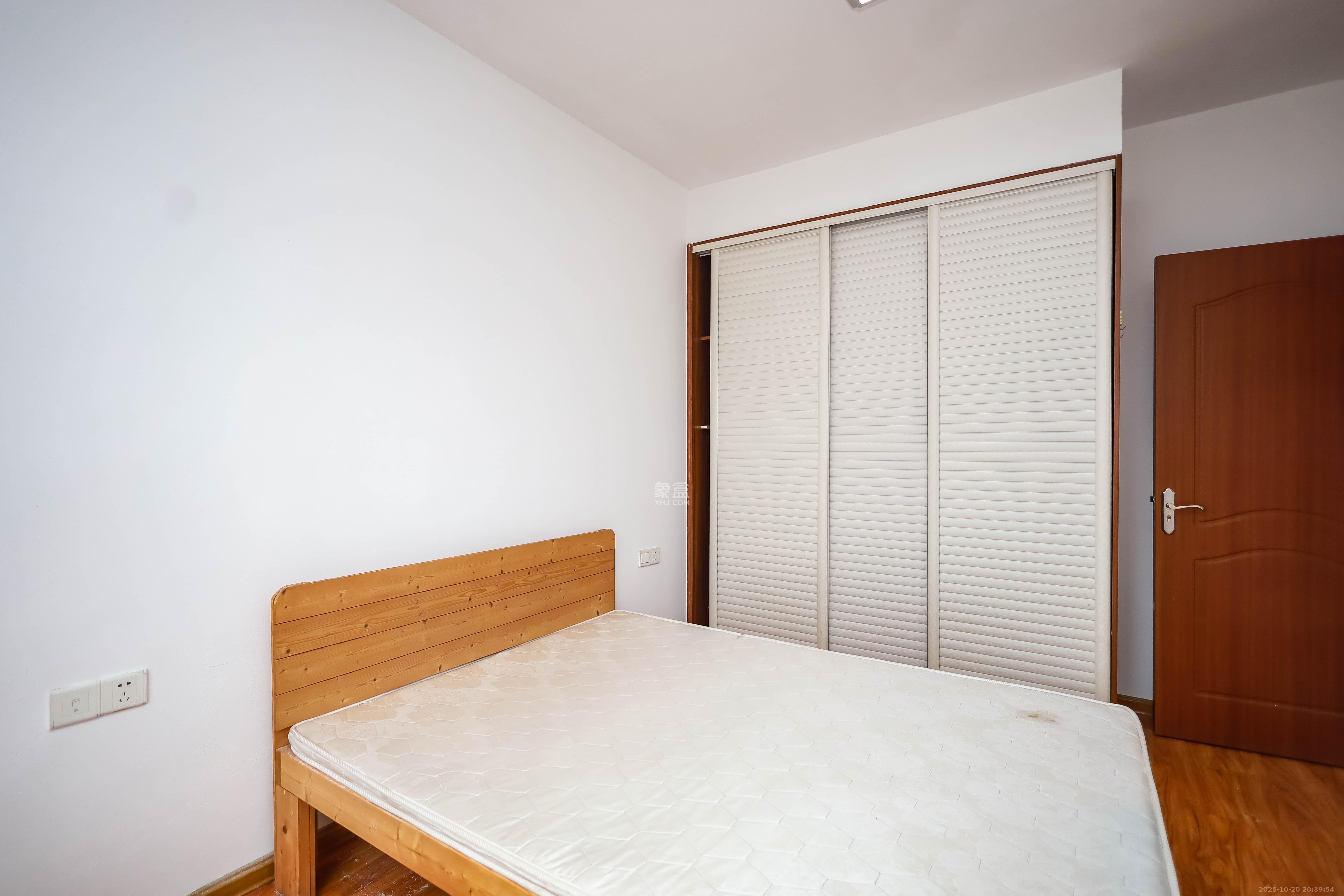 荣盛花语馨苑  2室2厅1卫    56.9万卧室