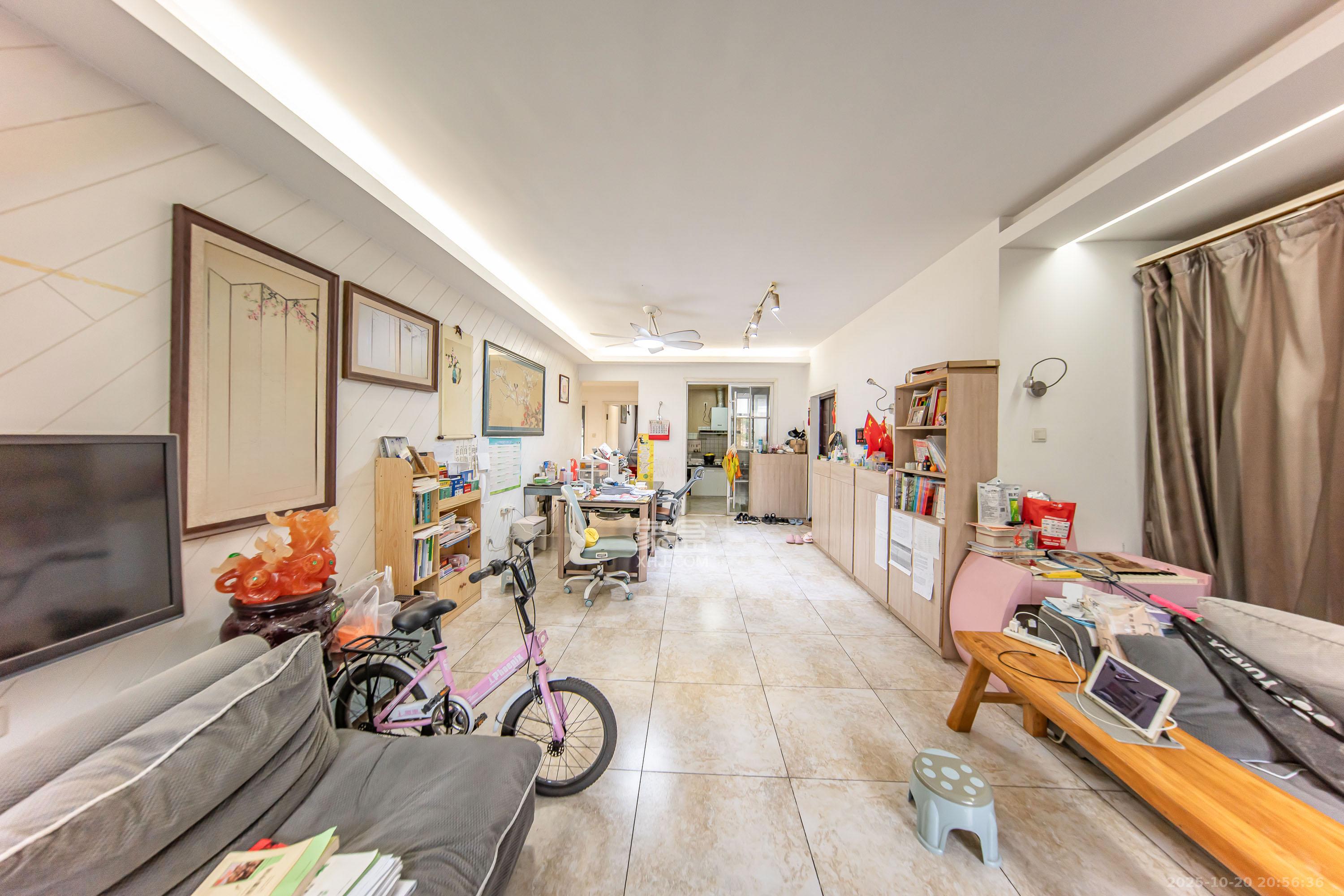 米兰春天  1室0厅0卫    82.0万