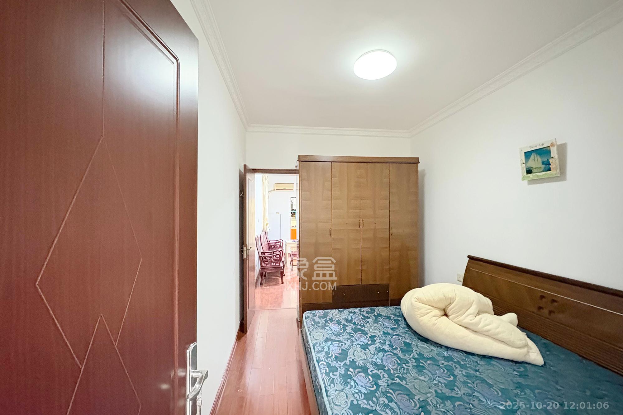 劳动服务宿舍  3室1厅1卫    65.0万卧室