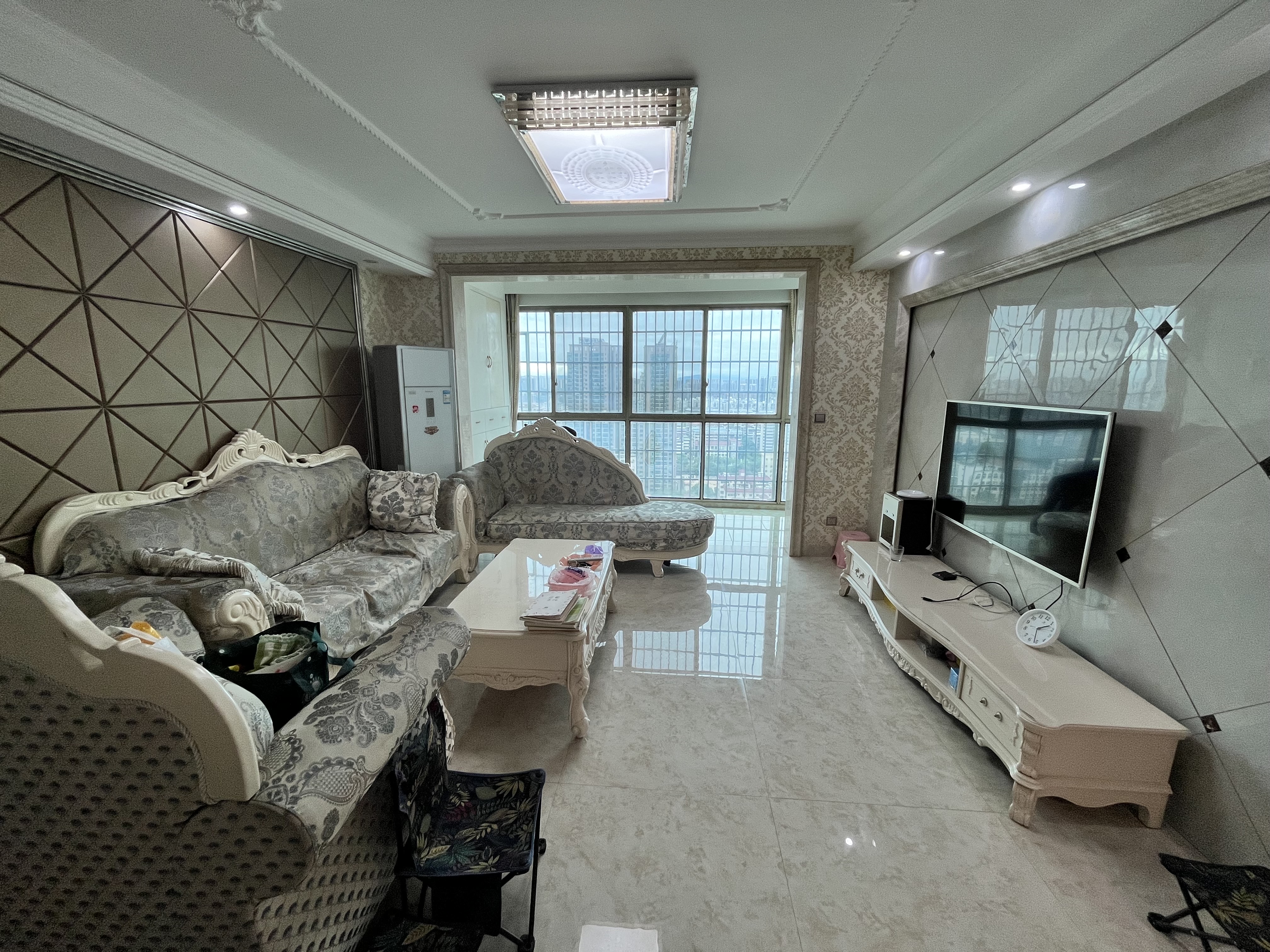 中房阳光远景  3室2厅2卫    70.0万室内图