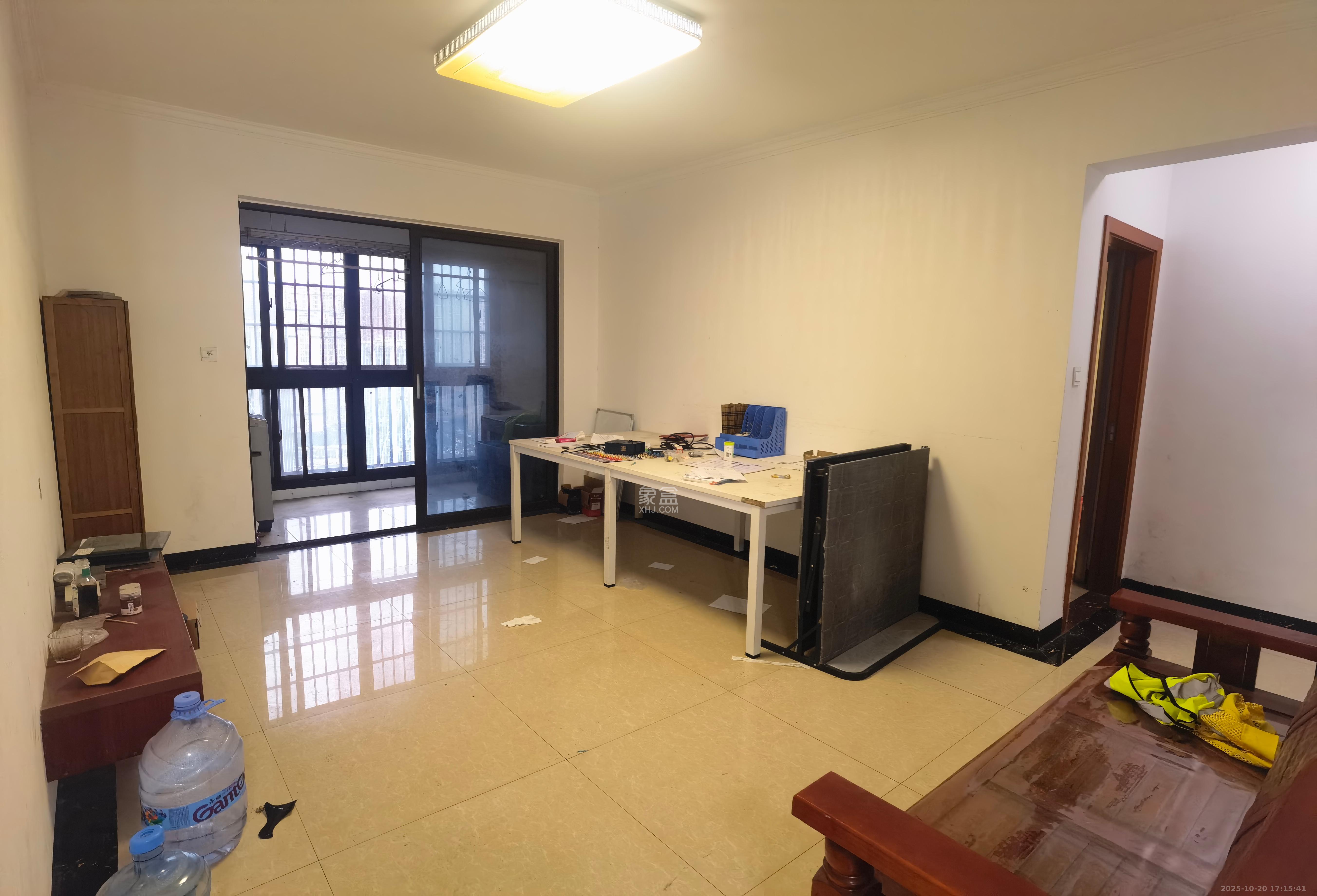 国泰九龙湾  3室2厅2卫    2100.0元/月 国泰九龙湾  3室2厅2卫    2100.0元/月