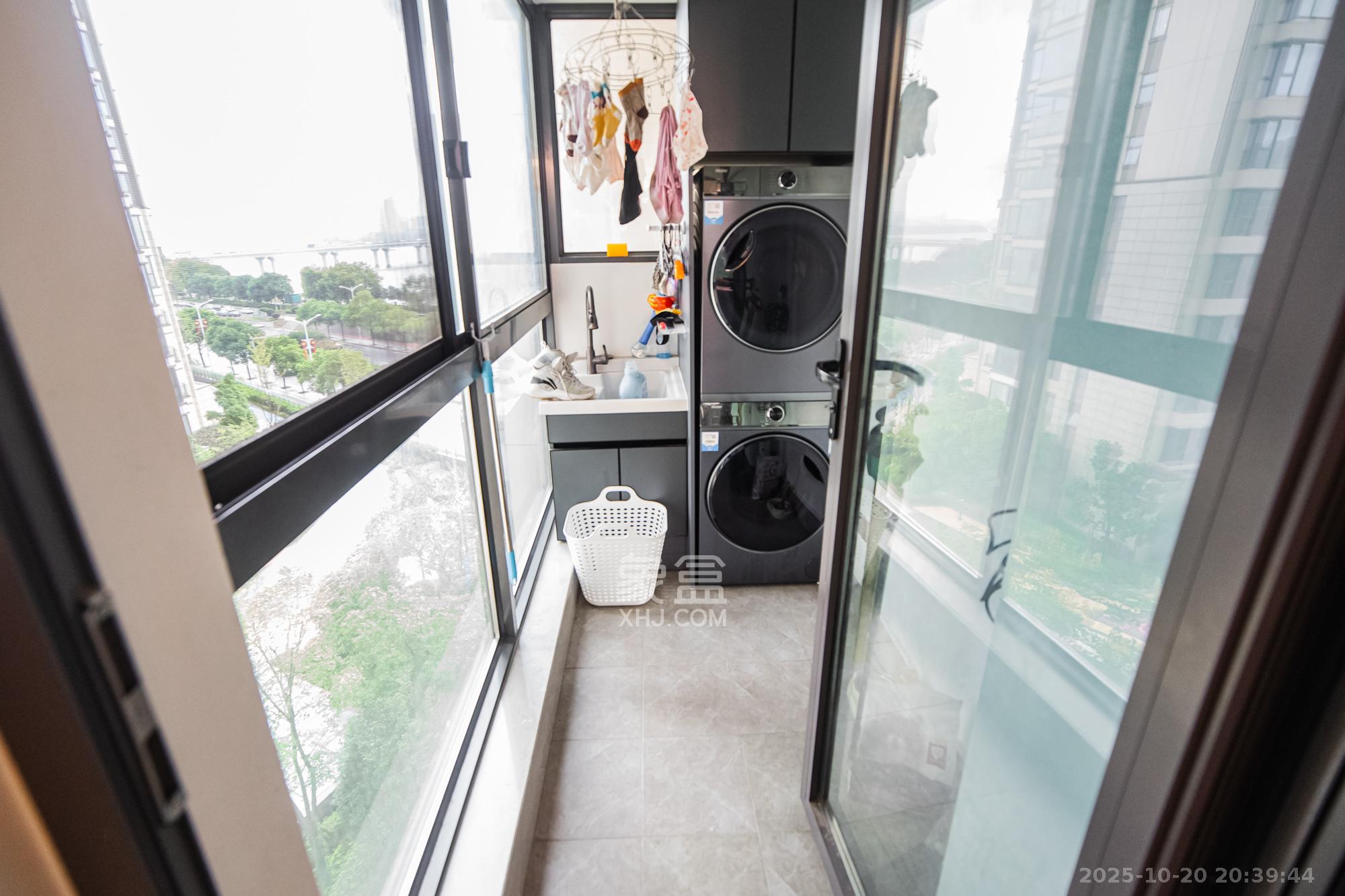 北辰瀚江府  4室2厅2卫    340.0万阳台