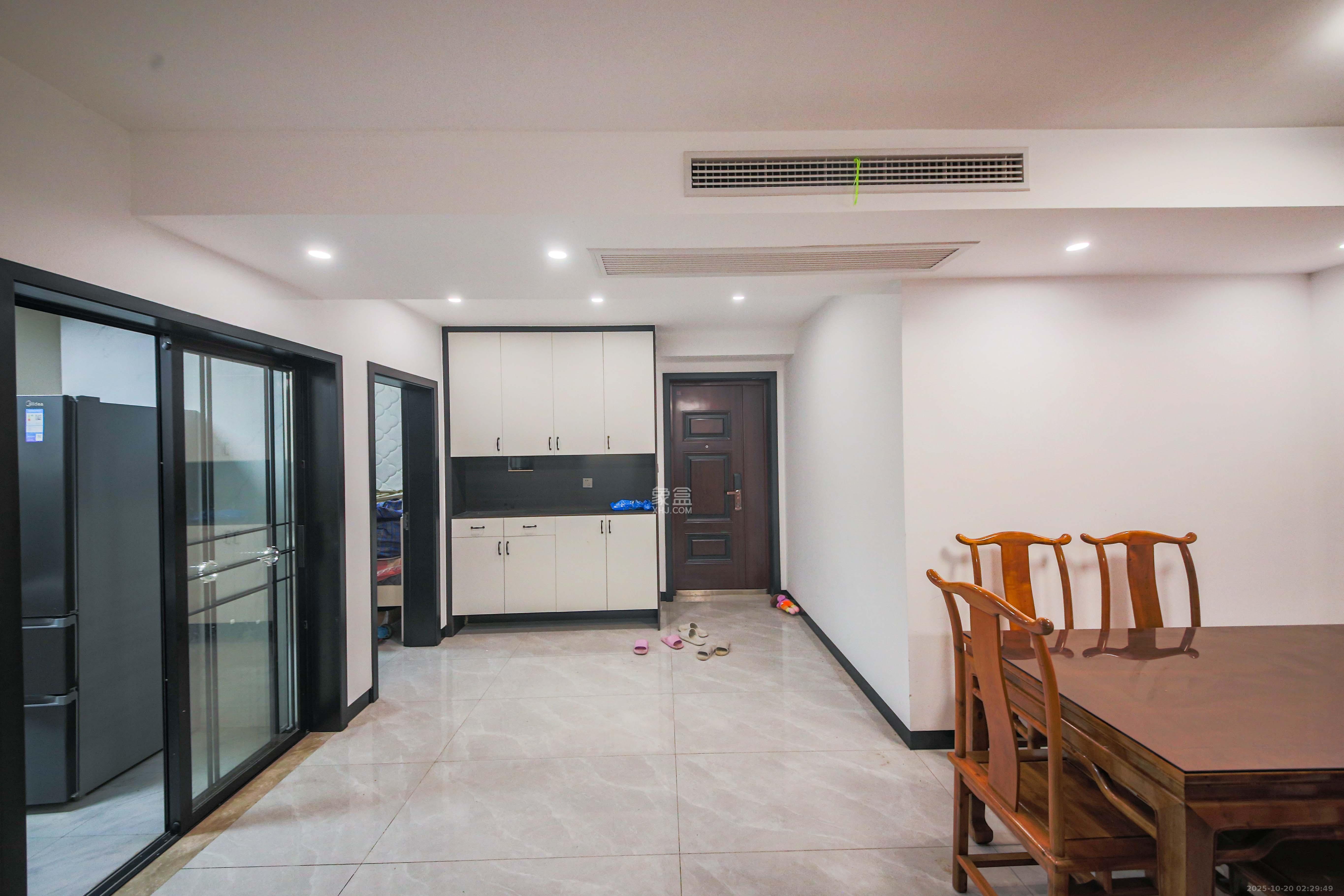 香缇雅苑（鑫远翡丽郡二期）  4室2厅2卫    220.0万客厅