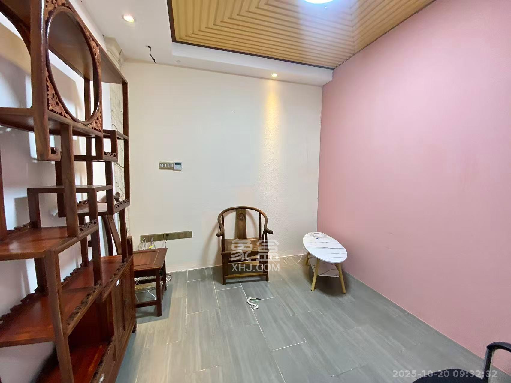 华润置地广场一期   112.0㎡      5000.0元/月室内图