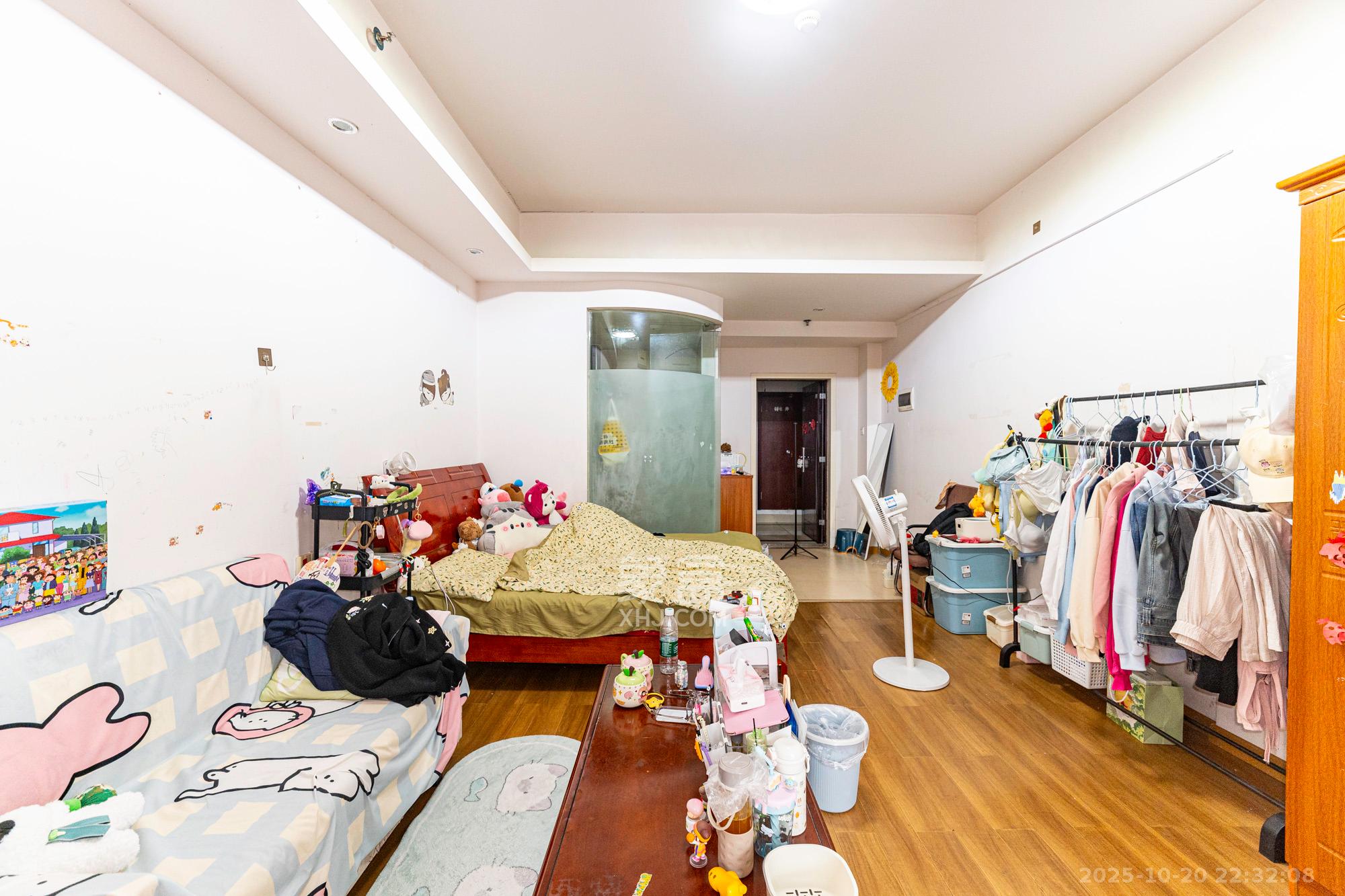 水岸世景 1室1厅1卫 18.8万 水岸世景 1室1厅1卫 18.8万客厅