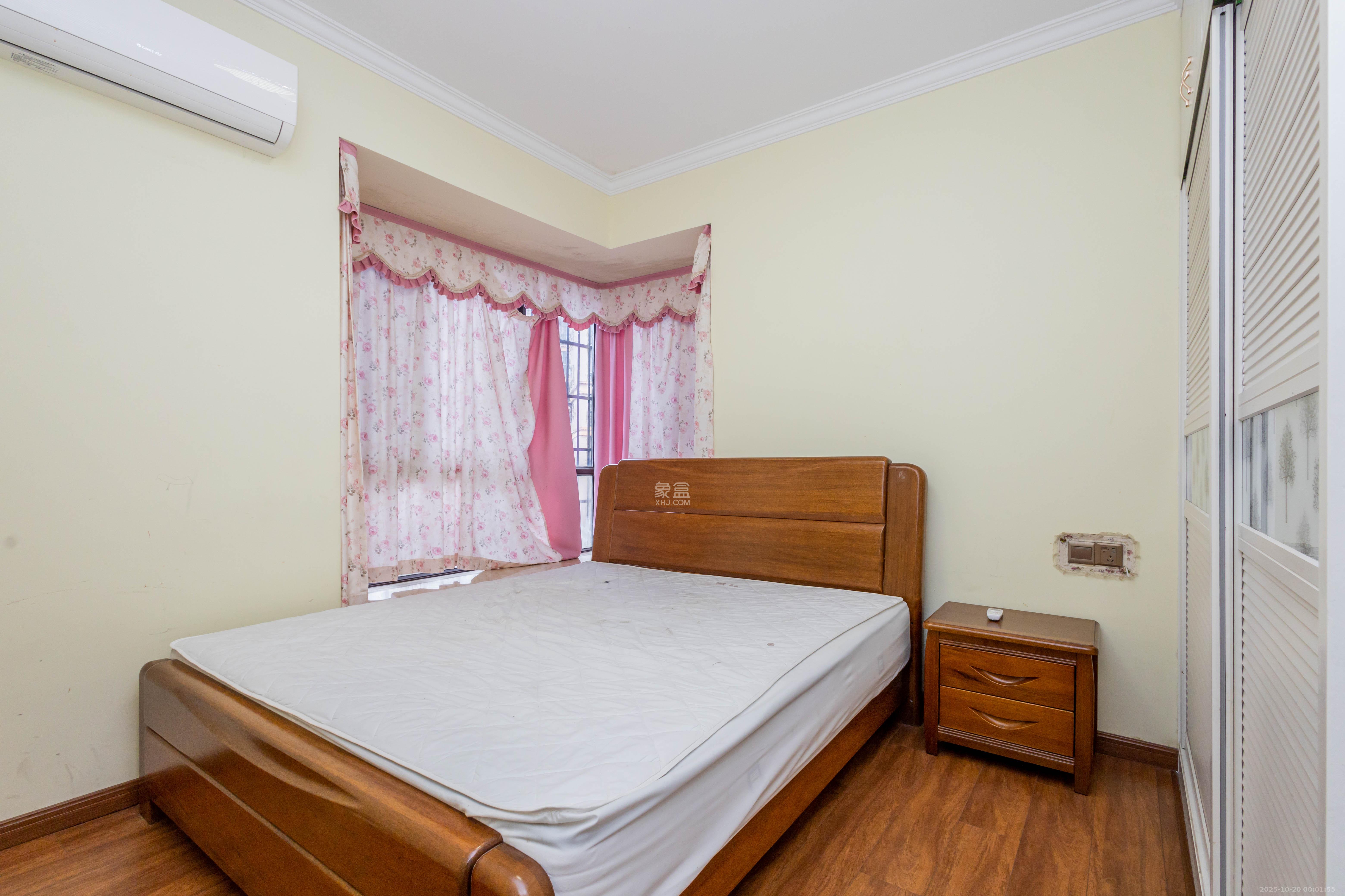 三景华御 4室2厅2卫 75.8万 三景华御 4室2厅2卫 75.8万卧室