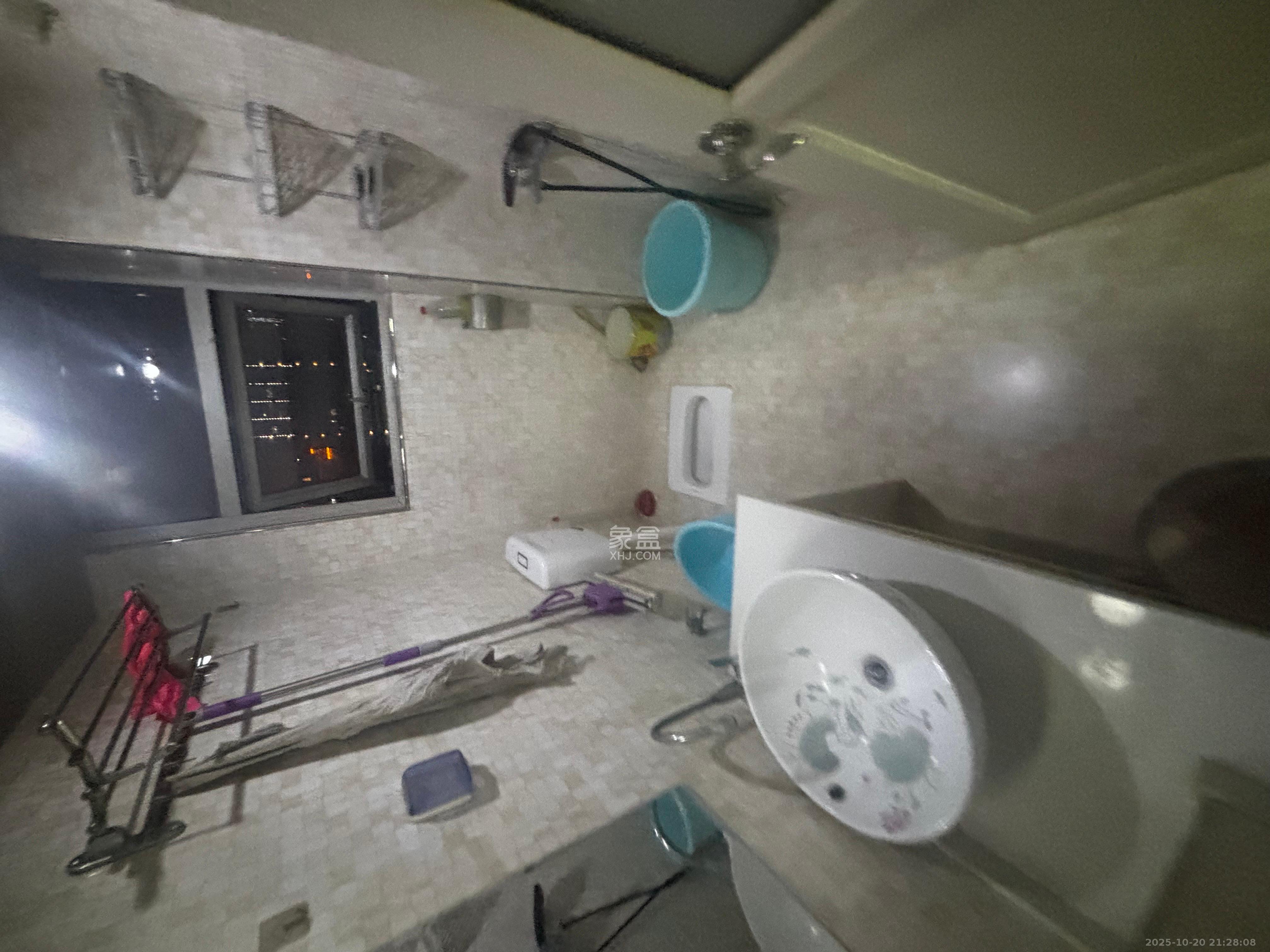 高岭小区  2室1厅1卫    2000.0元/月 高岭小区  2室1厅1卫    2000.0元/月室内图