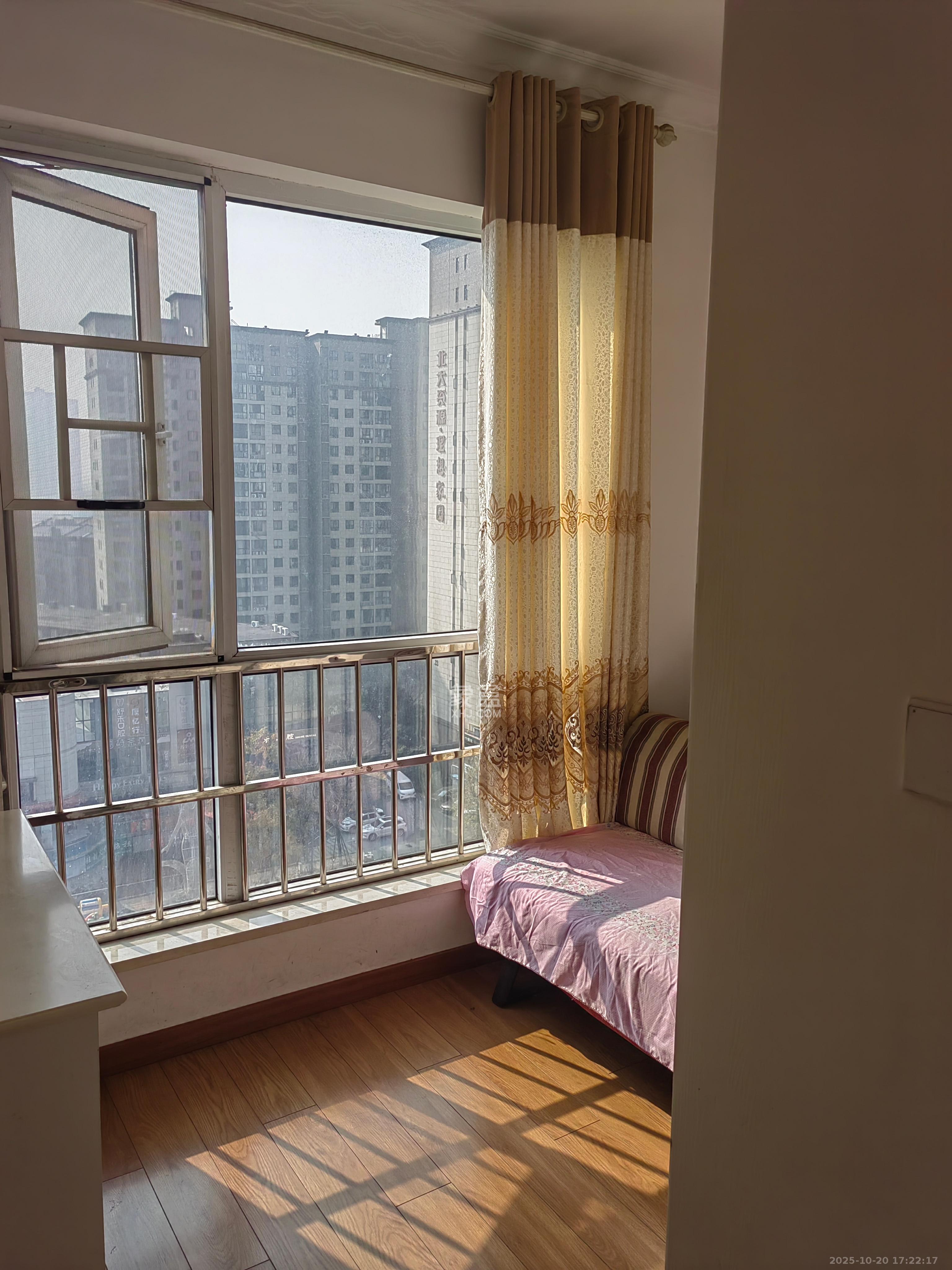 COCO蜜城  3室2厅1卫    2300.0元/月 COCO蜜城  3室2厅1卫    2300.0元/月室内图