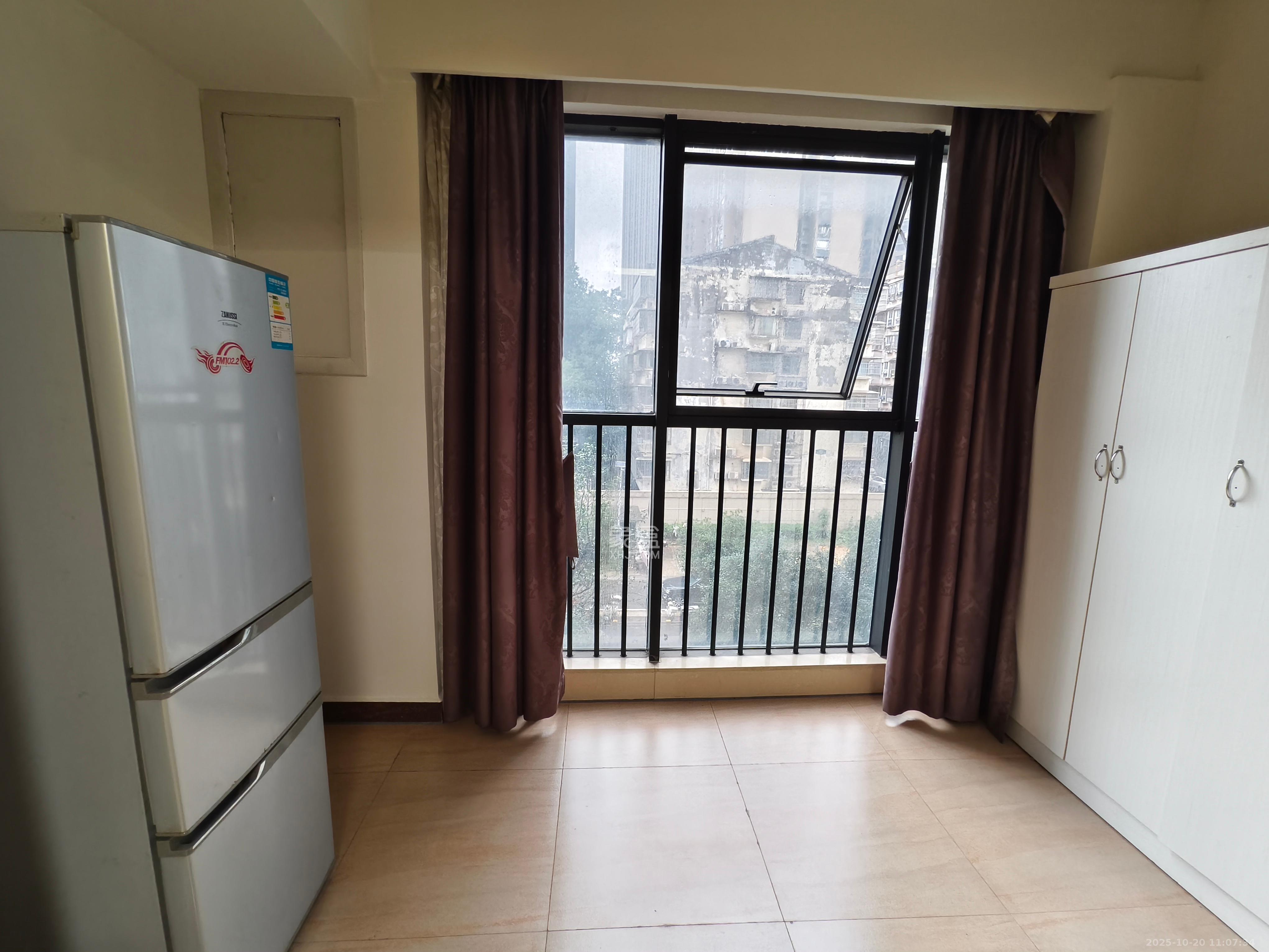 东塘瑞府  1室1厅1卫    1300.0元/月室内图