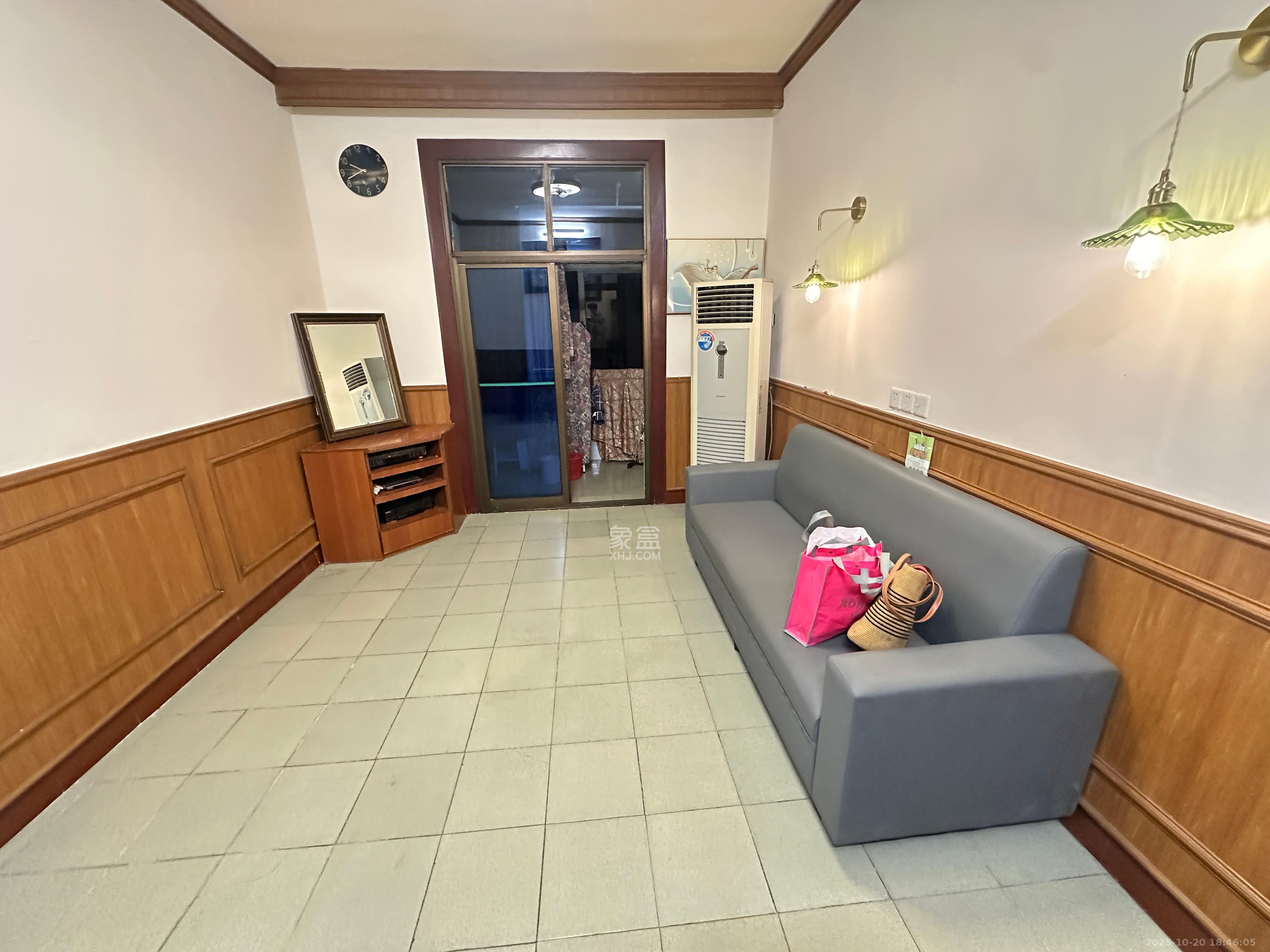 解放四村航道宿舍  2室1厅1卫    1600.0元/月 解放四村航道宿舍  2室1厅1卫    1600.0元/月室内图