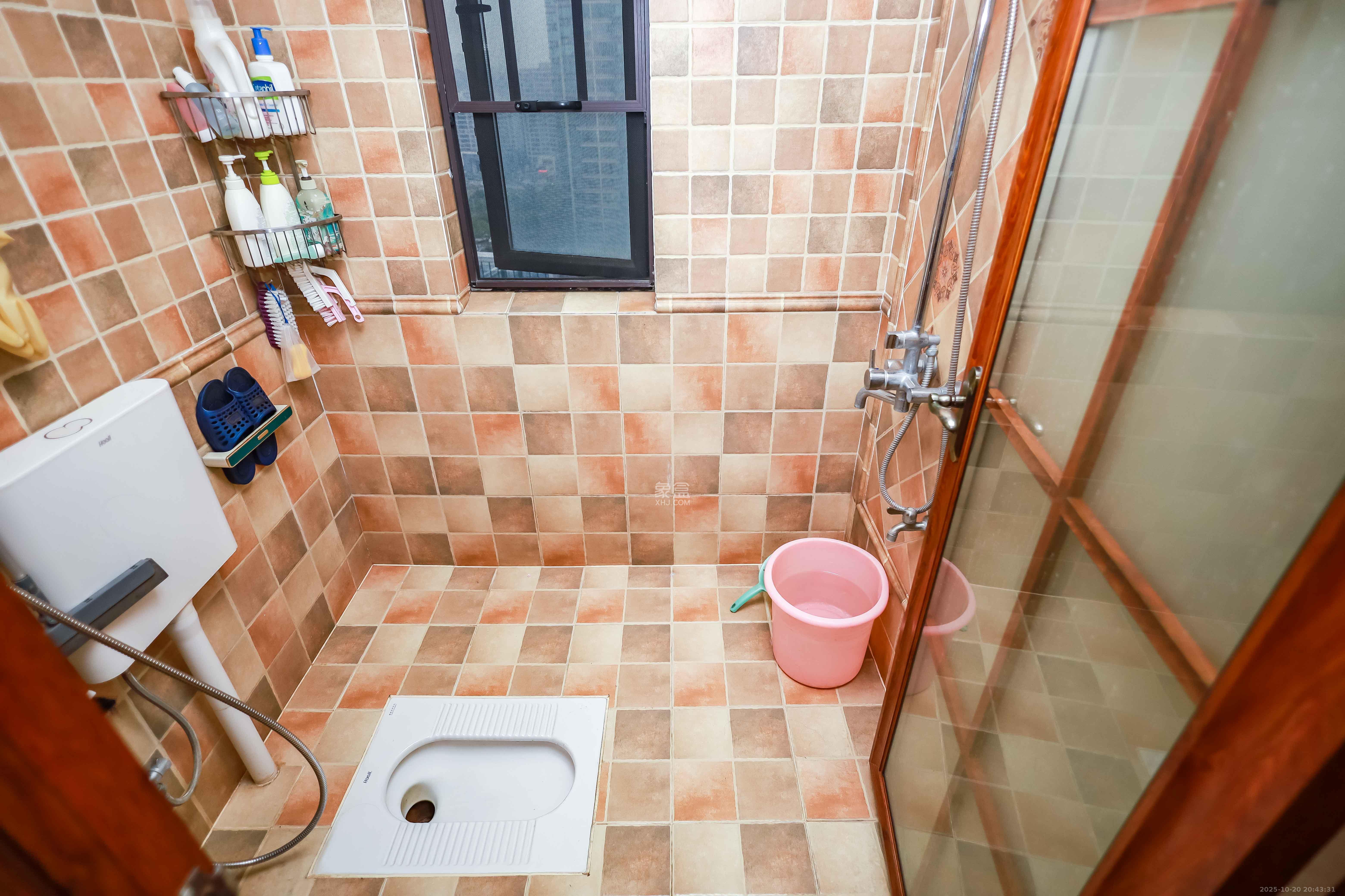 卓越蔚蓝海岸三期  3室2厅2卫    118.0万卫生间