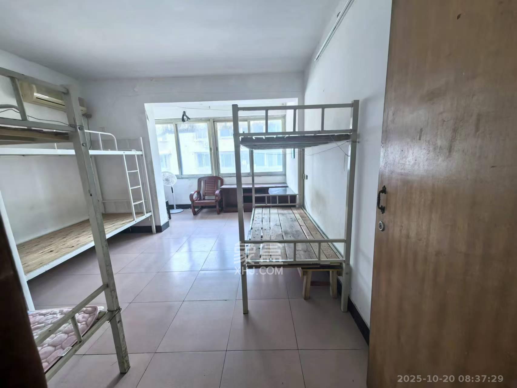 宏金花园  3室1厅2卫    2600.0元/月室内图