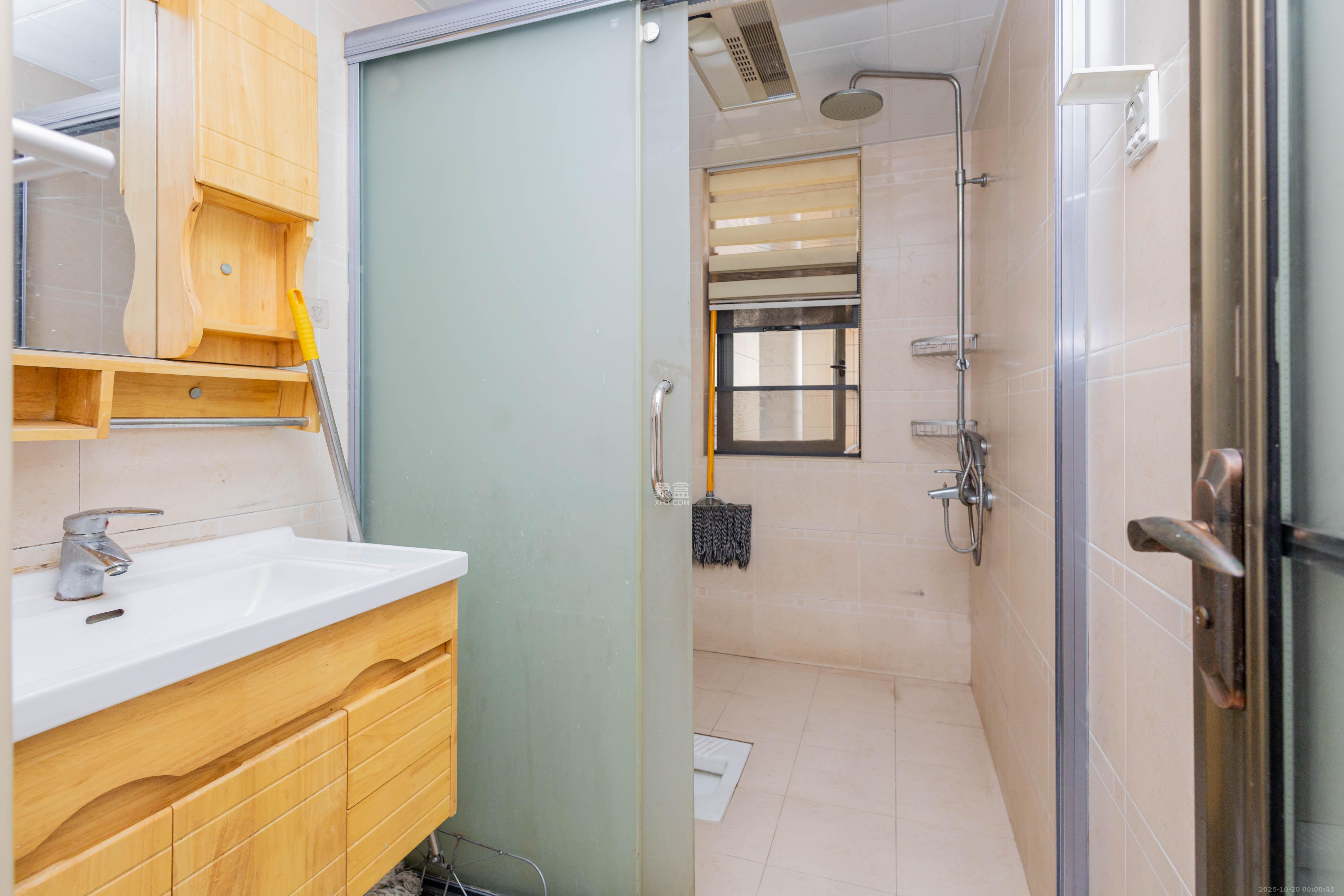 中房瑞致国际 3室2厅2卫 96.0万 中房瑞致国际 3室2厅2卫 96.0万卫生间