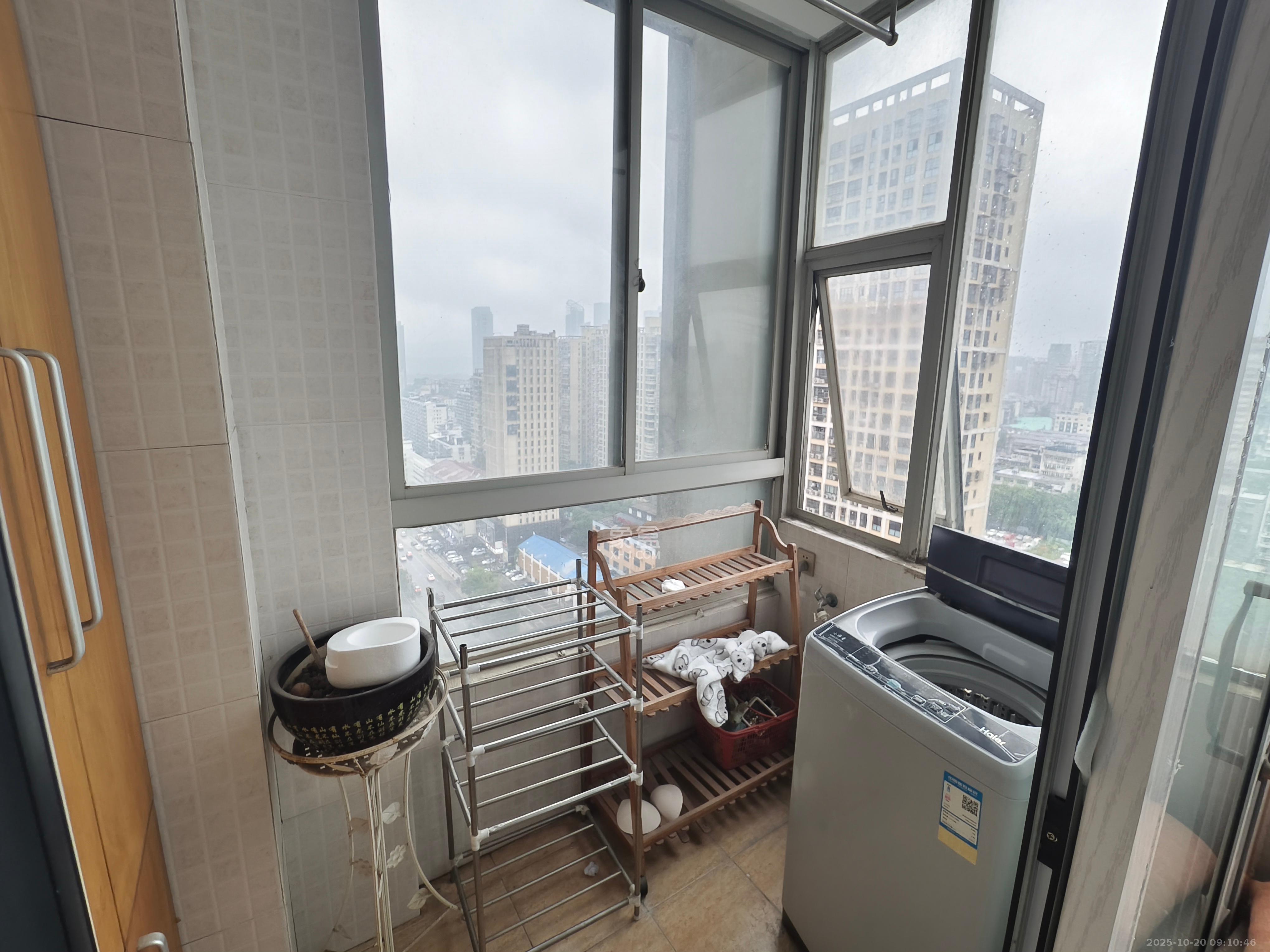 欧园  1室1厅1卫    1700.0元/月 欧园  1室1厅1卫    1700.0元/月室内图